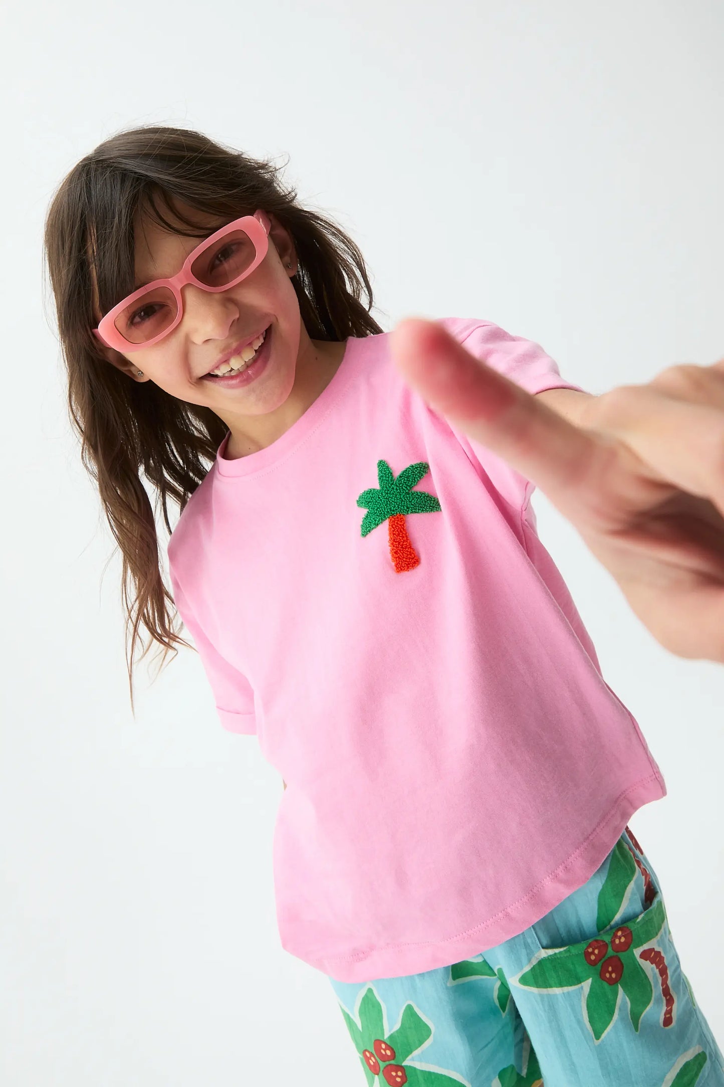 Camiseta de niña 100% algodón con parche de palmera