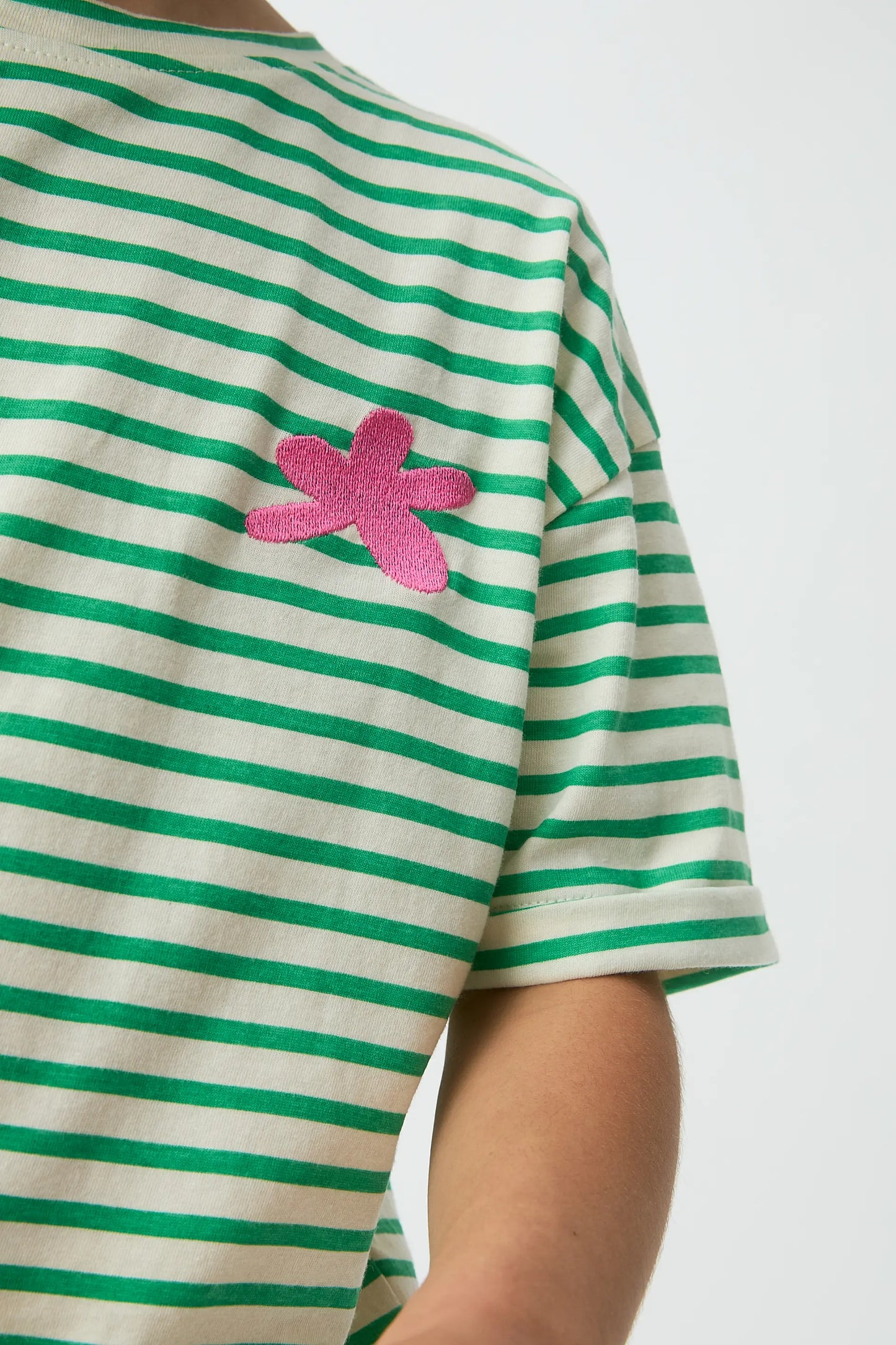 Girls' 100% cotton t-shirt with white and green striped print