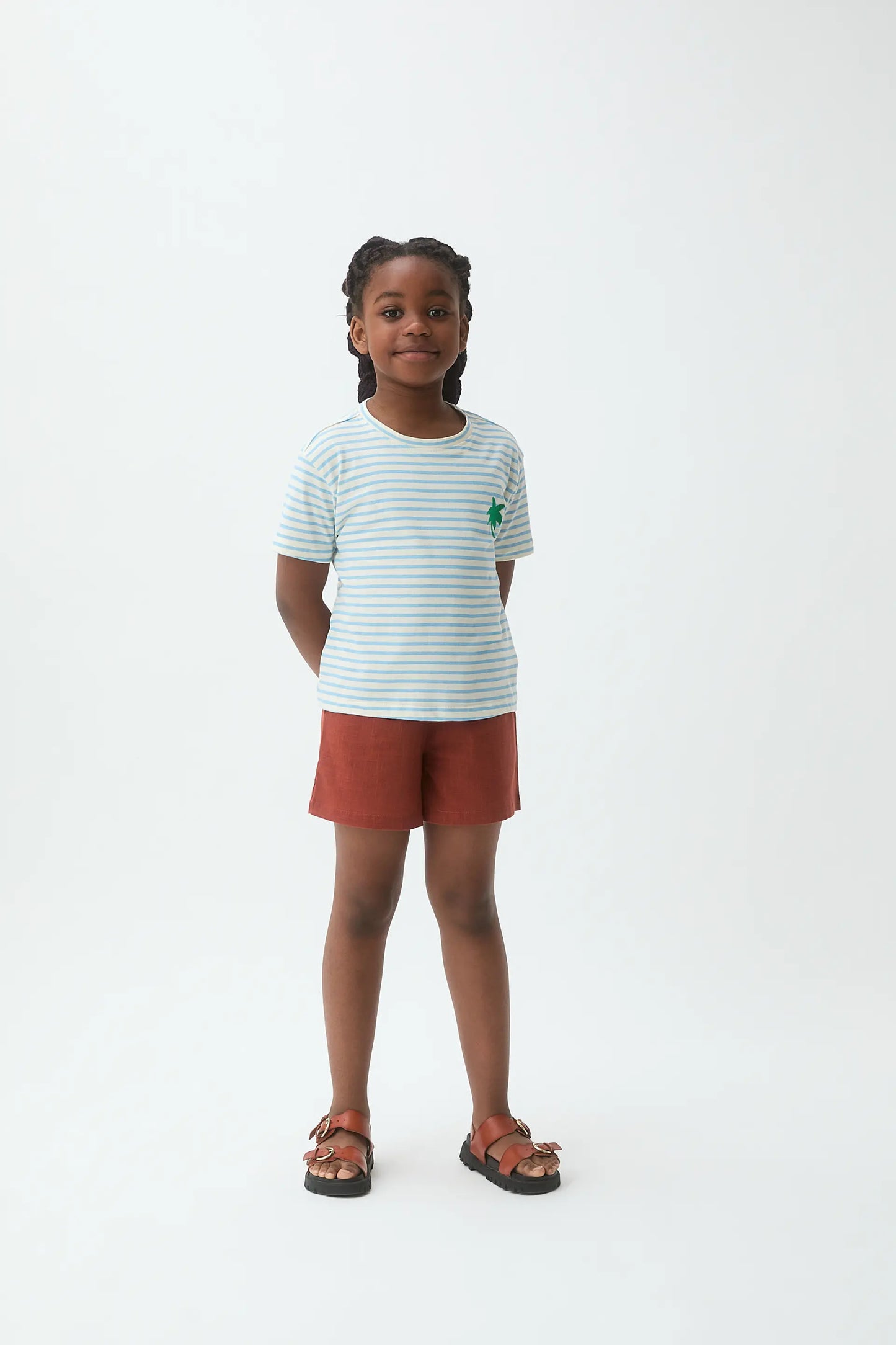 Camiseta de niña 100% algodón con estampado de rayas blanco y azul