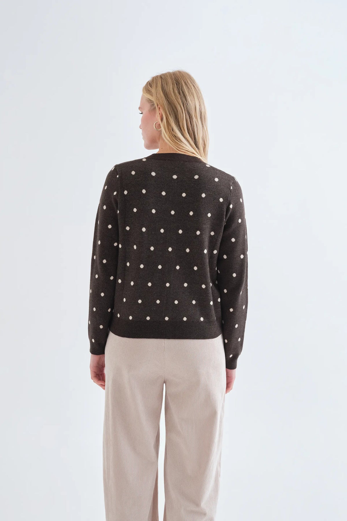 Cárdigan verde con estampado de puntos blancos pequeños