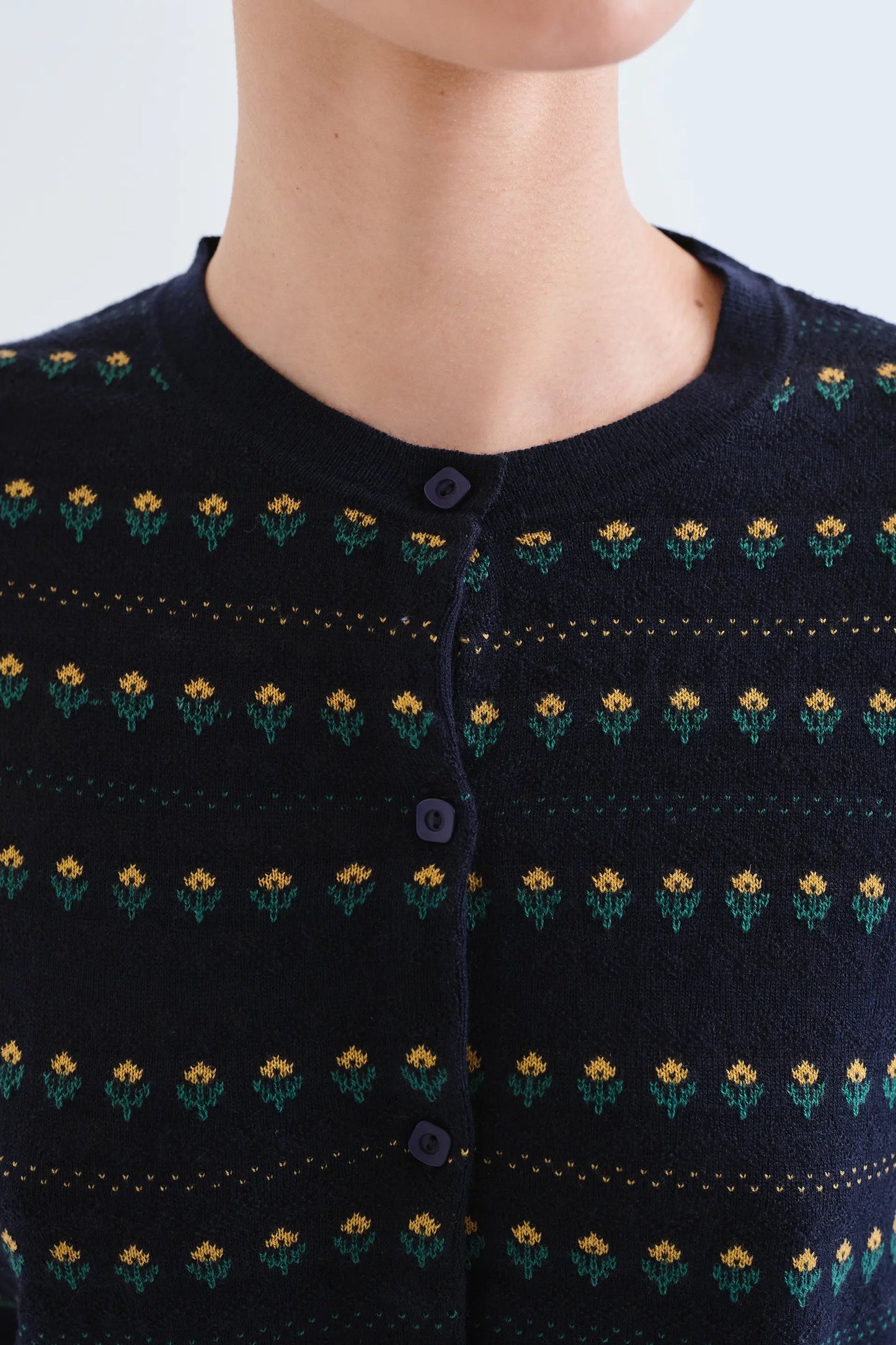 Cardigan blu navy con fiori ricamati