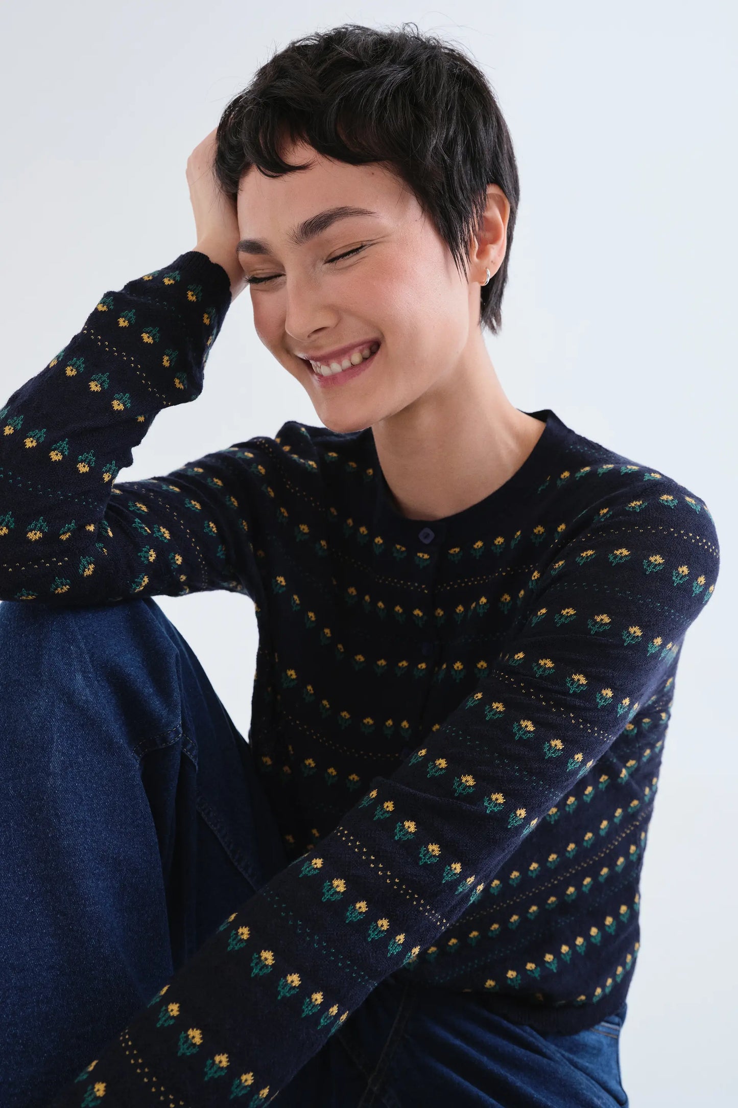 Cardigan blu navy con fiori ricamati
