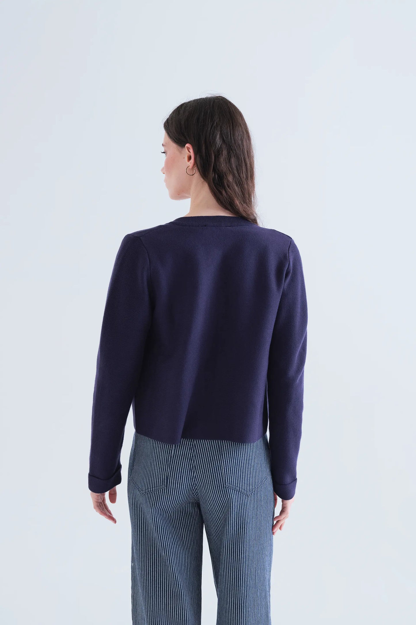Cardigan blu navy con bottoni bicolore