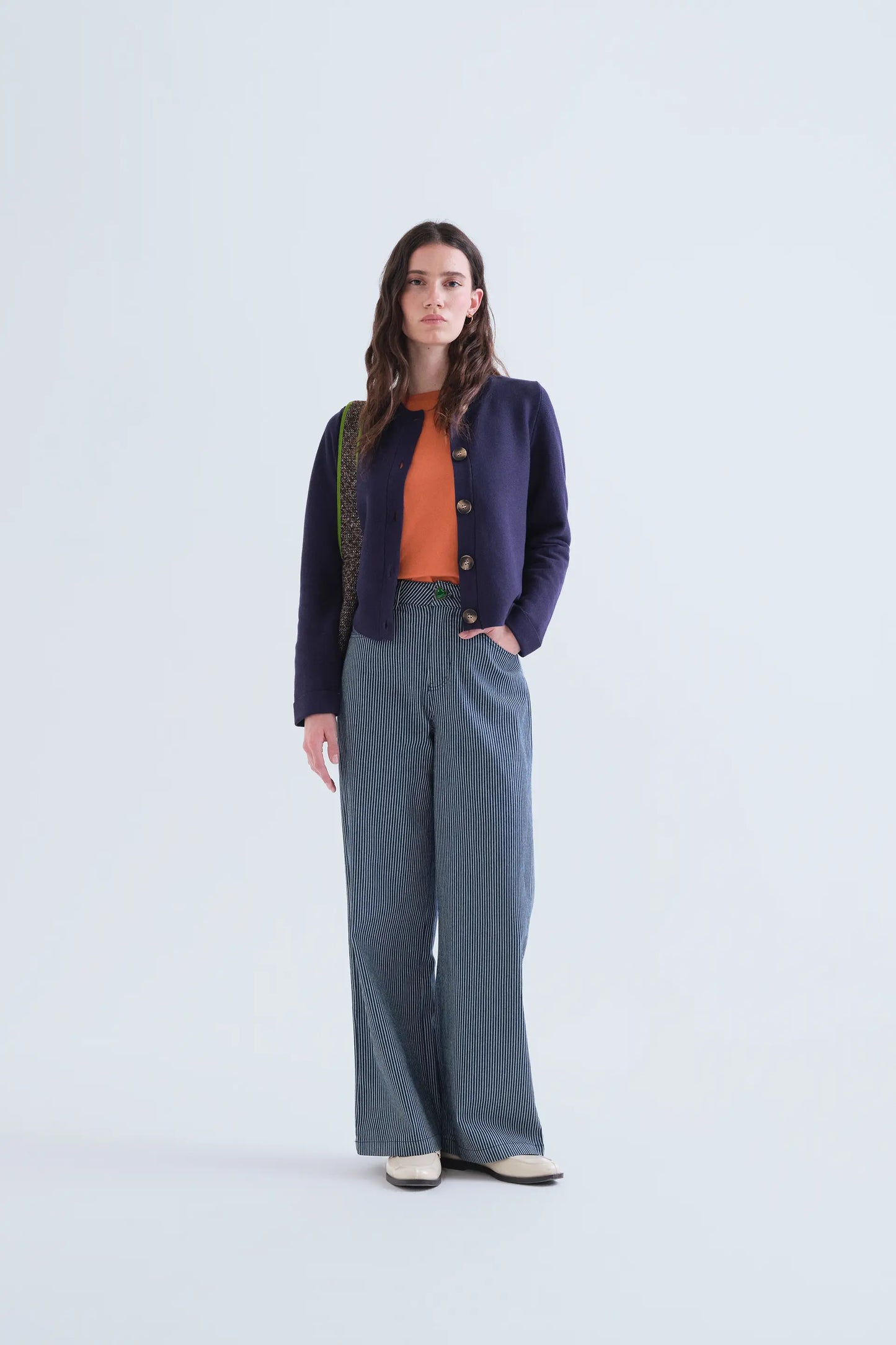 Cardigan blu navy con bottoni bicolore