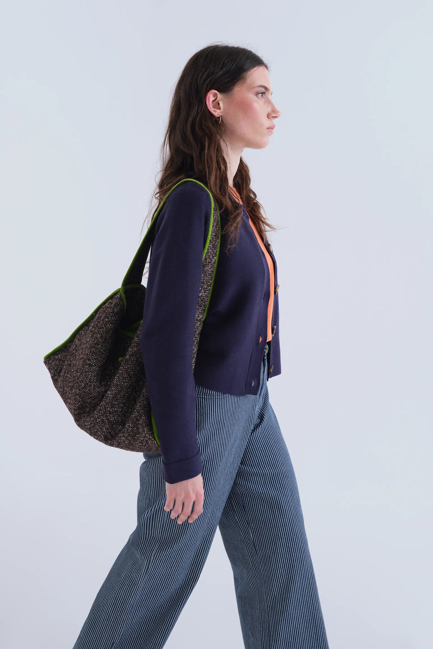 Cardigan blu navy con bottoni bicolore