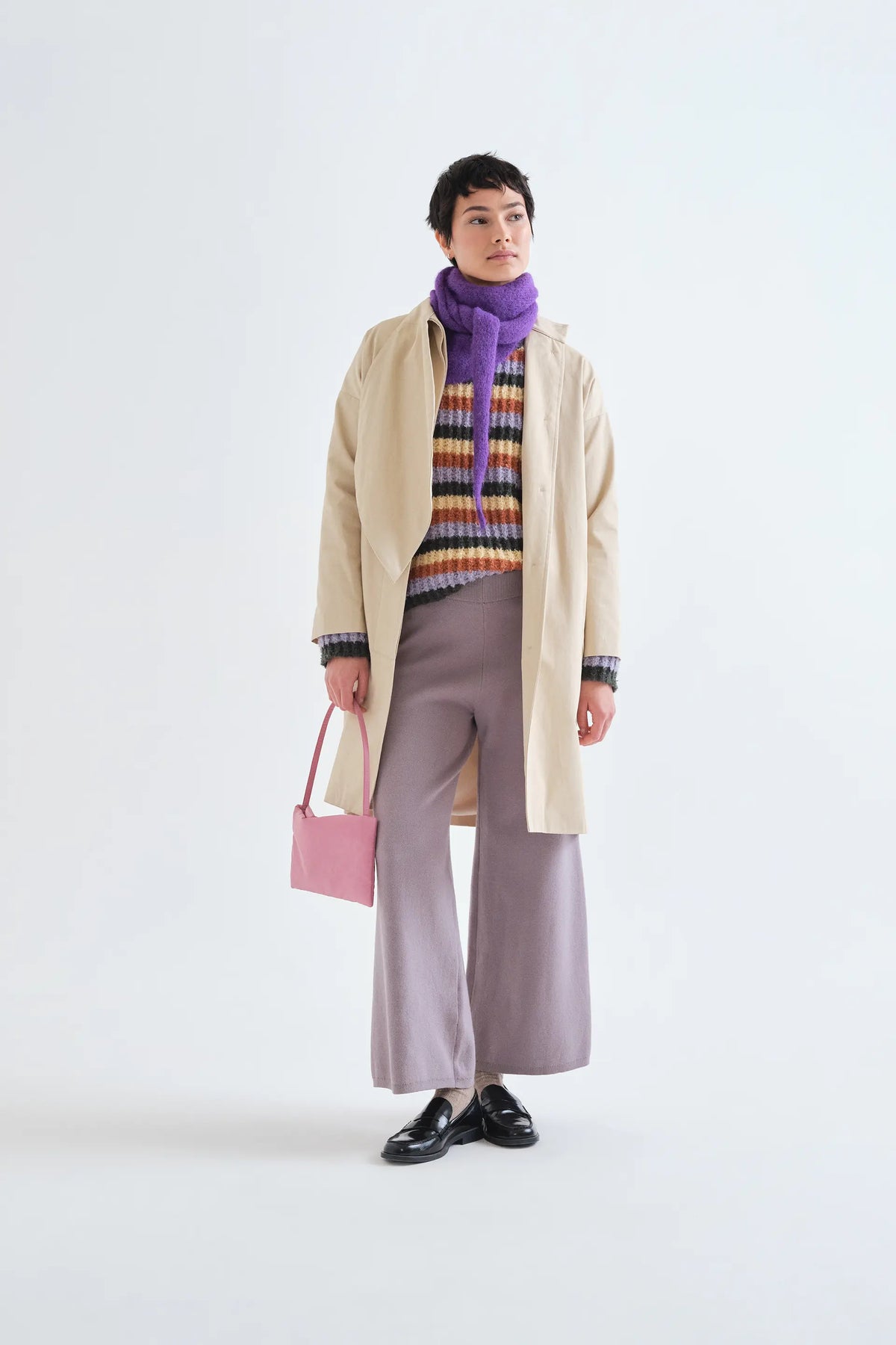 Pantalón básico de punto gris