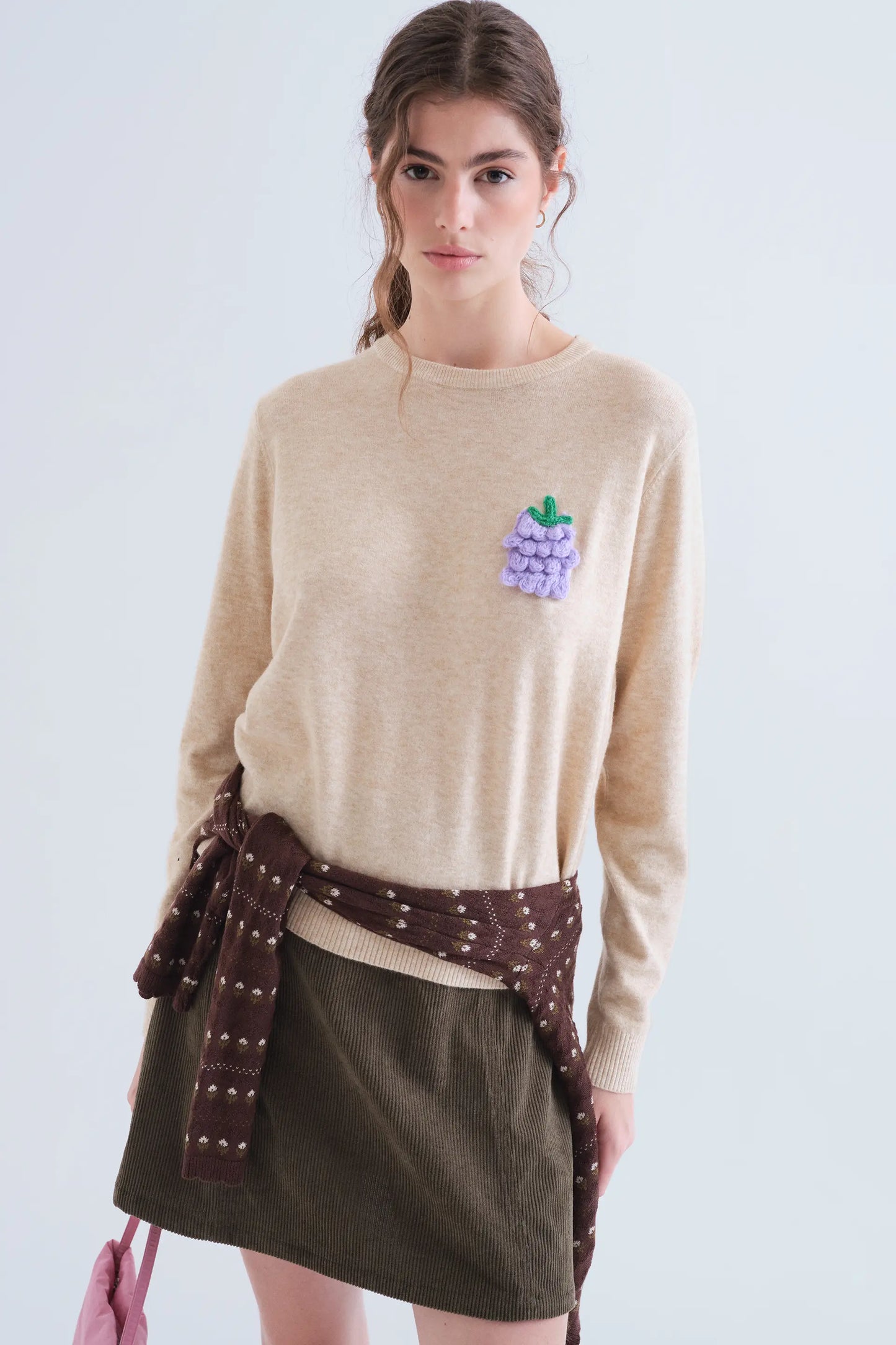 Jersey punto beige con detalle de uva