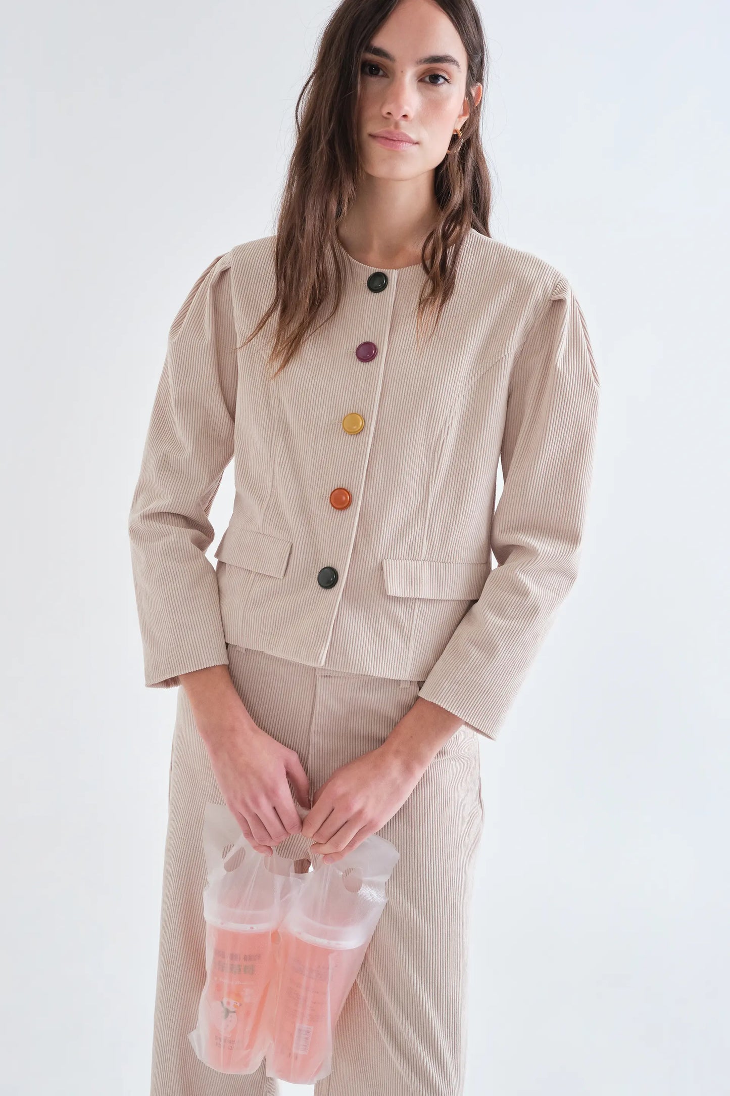 Chaqueta de pana beige con botones multicolor