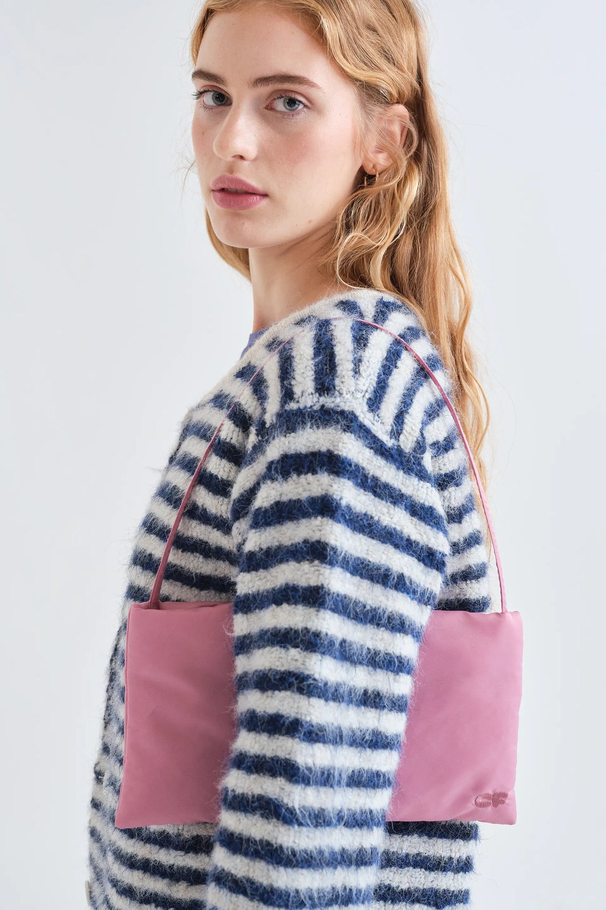 Bolso de hombro rosa