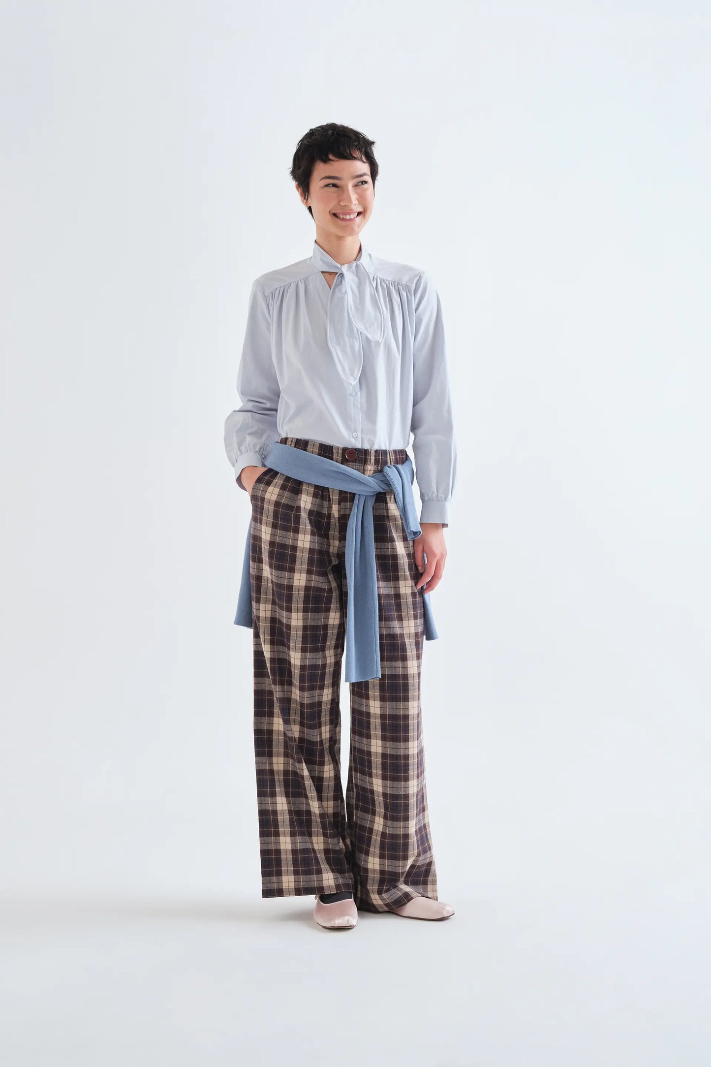 Pantaloni 100% cotone con stampa a quadri marrone