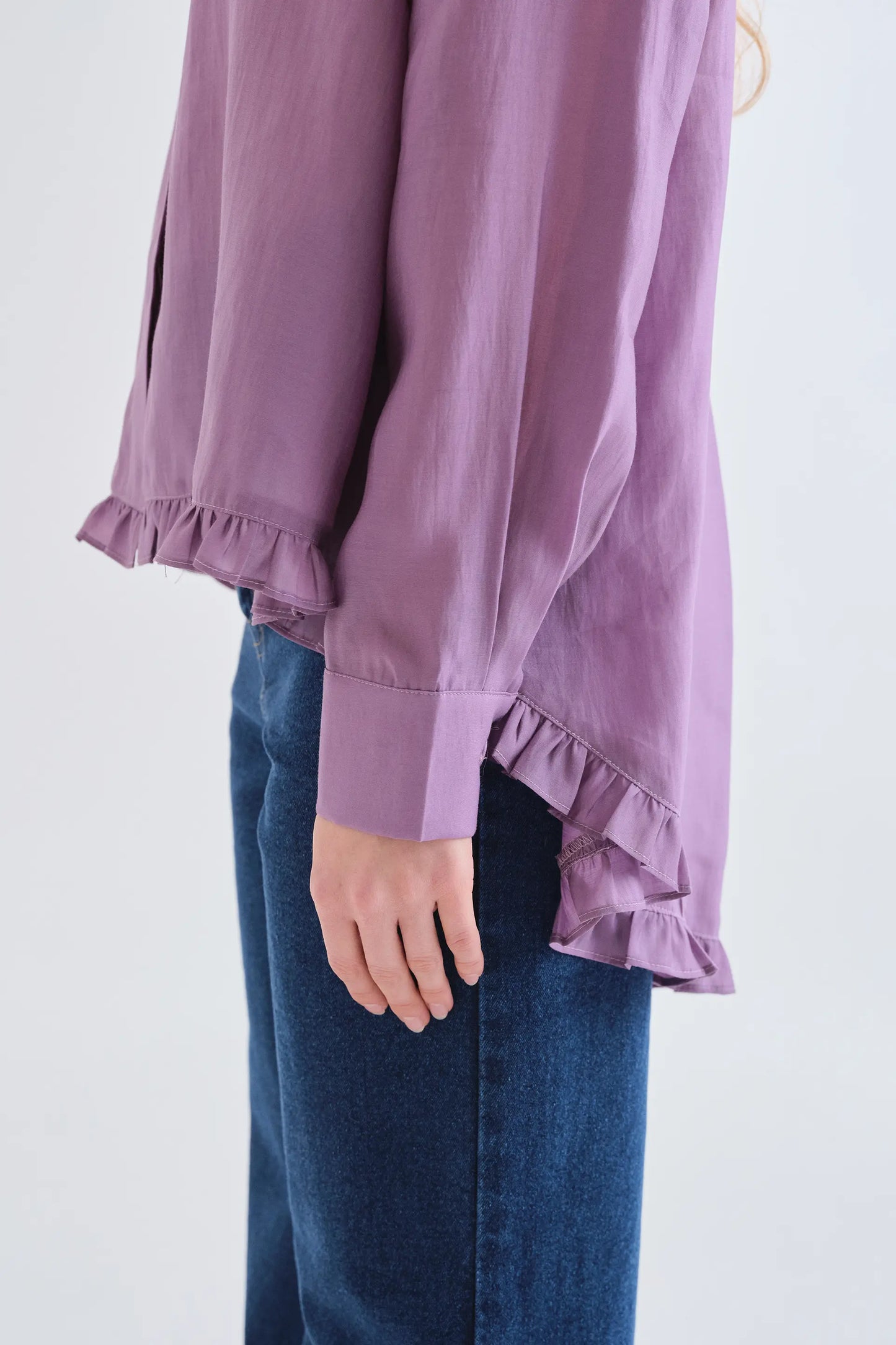 Camisa con pañuelo morado