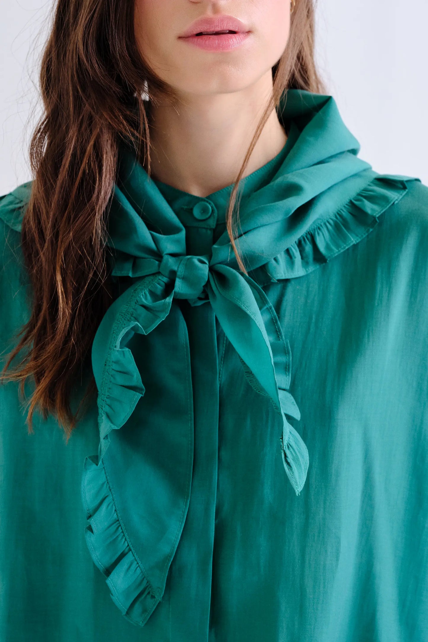 Camisa con pañuelo verde