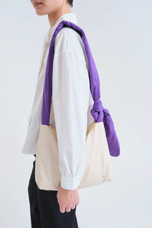 Bolso de hombro multicolor blanco crudo y morado