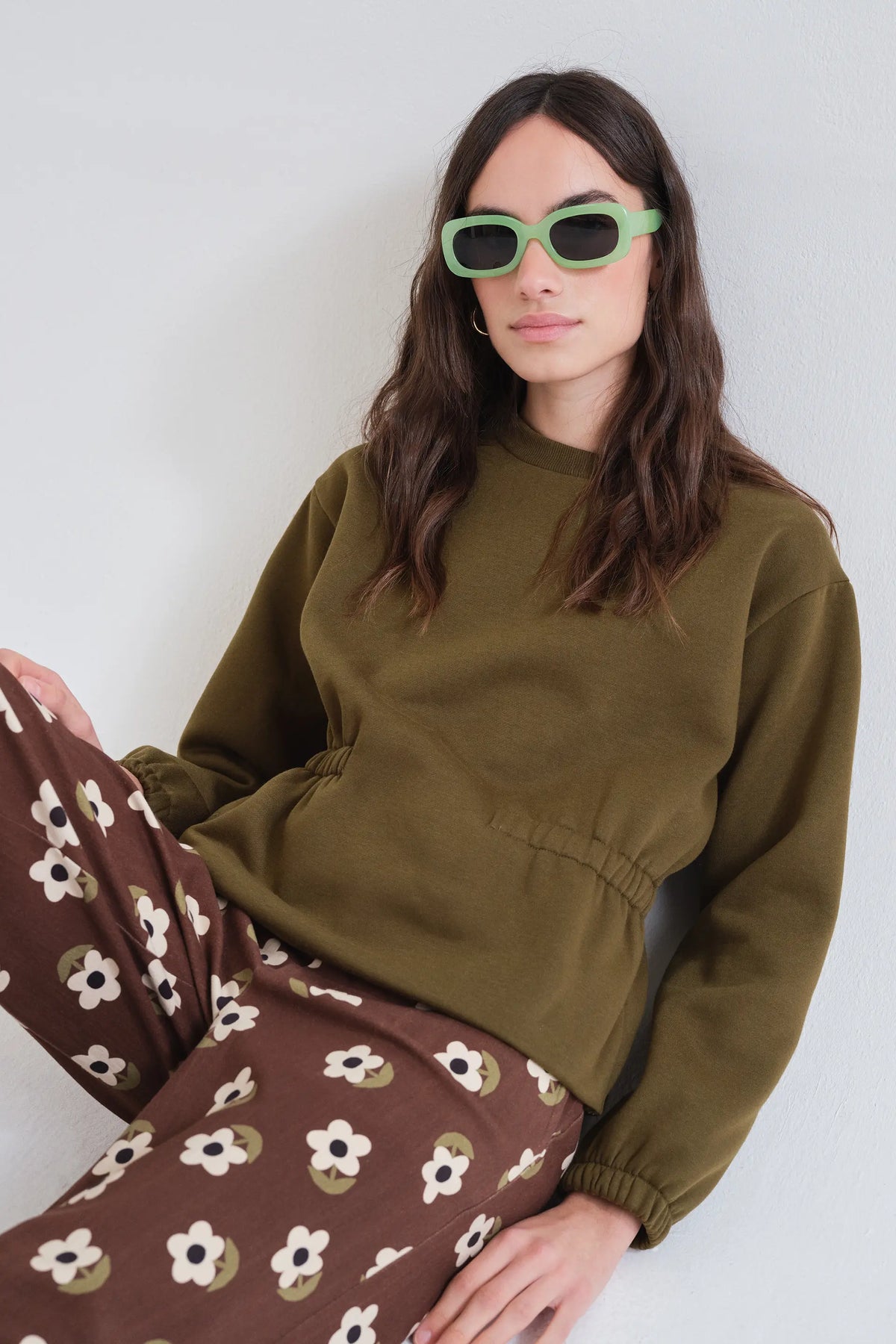 Sudadera con cintura ajustable verde oliva