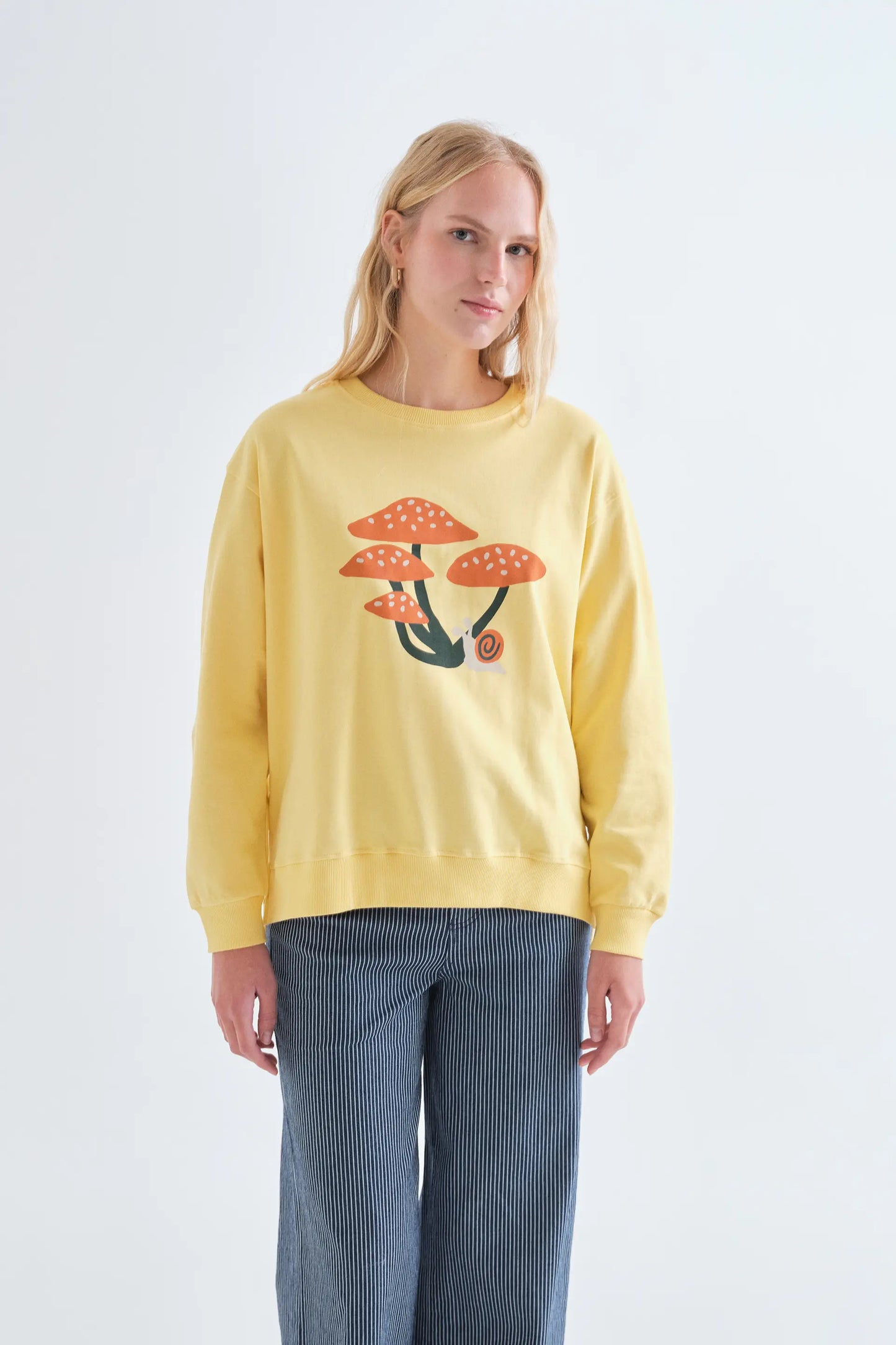 T-shirt 100% cotone gialla con stampa a funghi