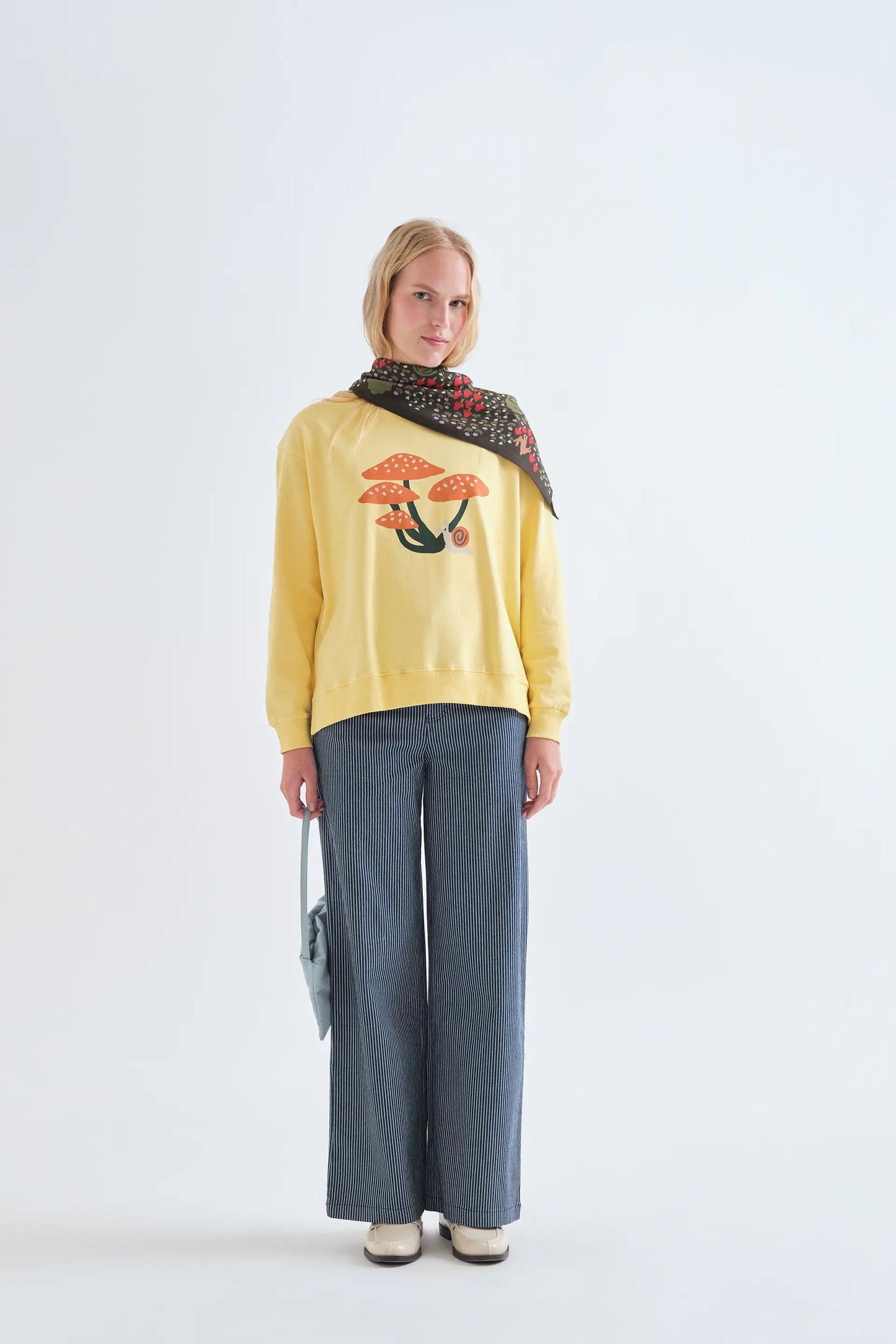 T-shirt 100% cotone gialla con stampa a funghi