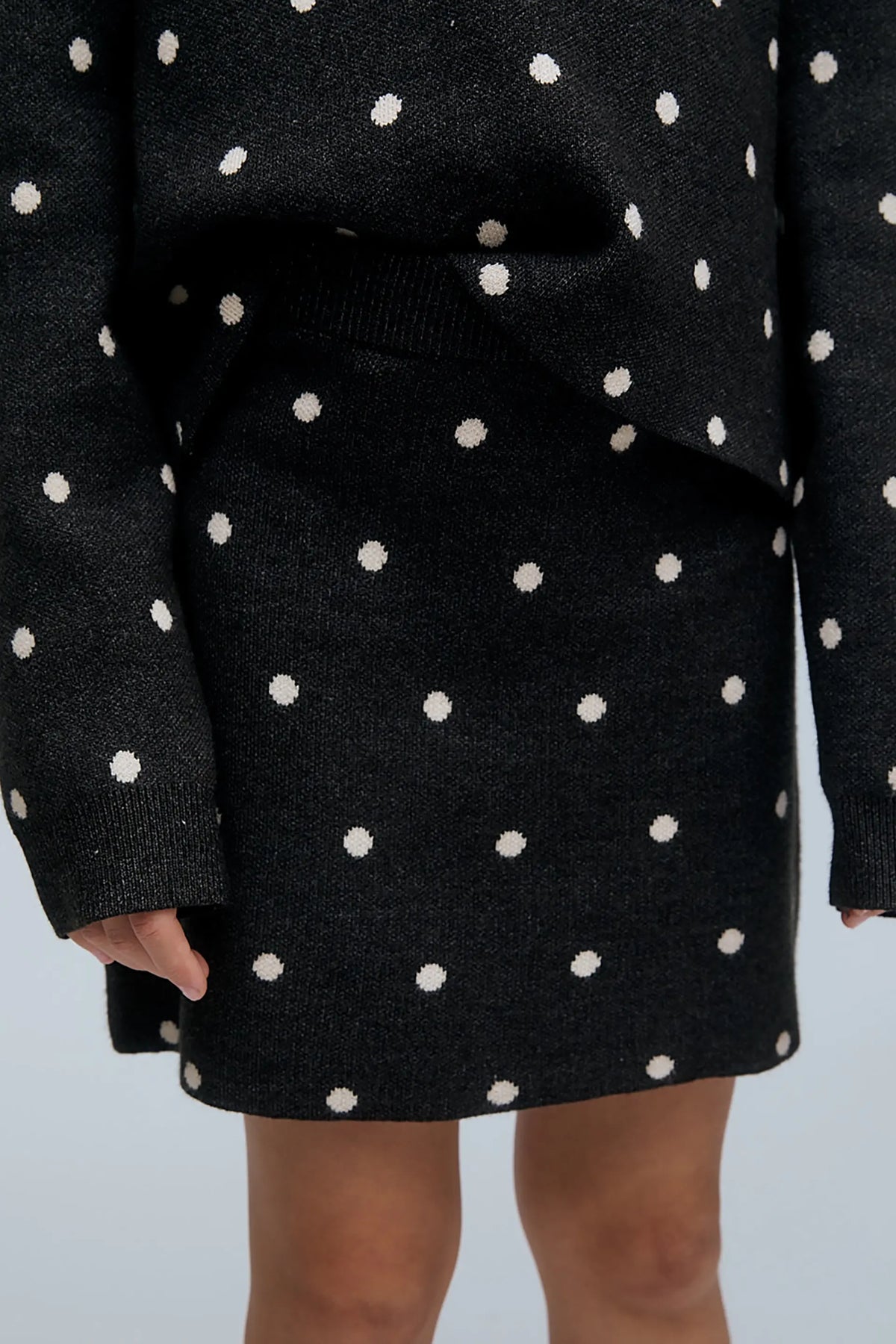 Falda corta de niña con estampado de puntos mini verde
