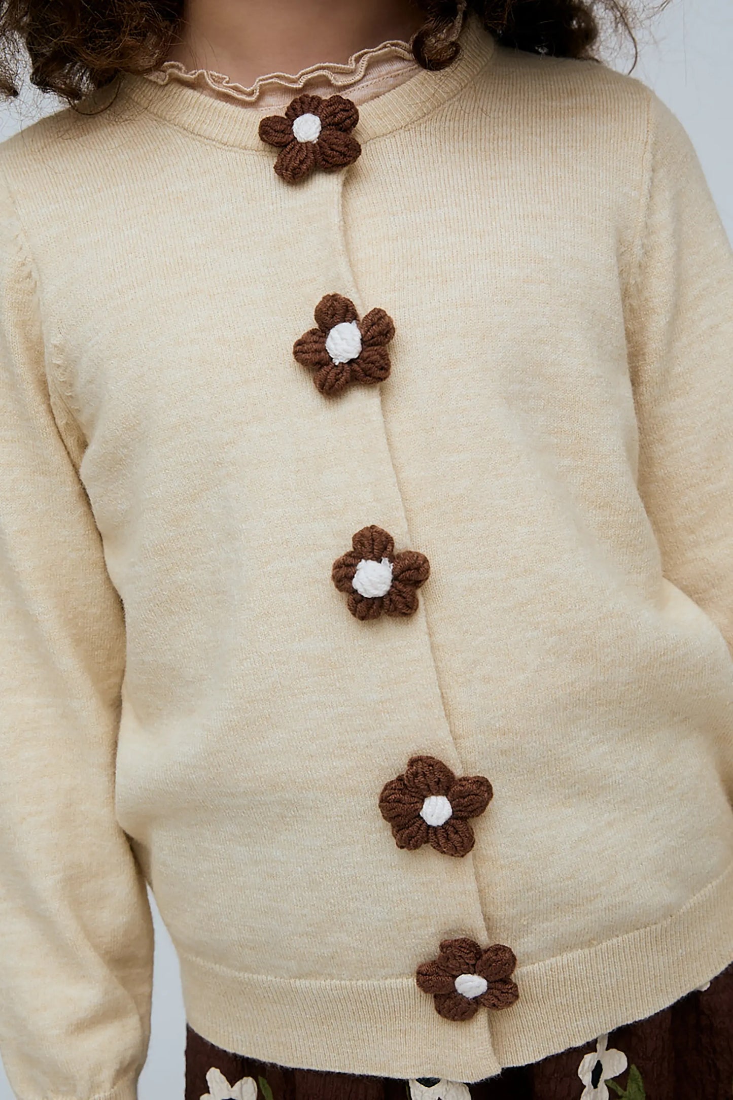 Off-white girl's cardigan with flower buttons