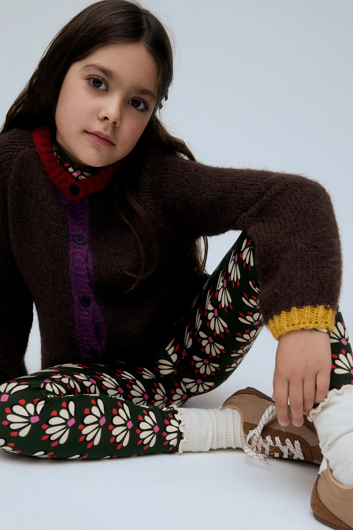 Cárdigan unisex marrón con detalles multicolor