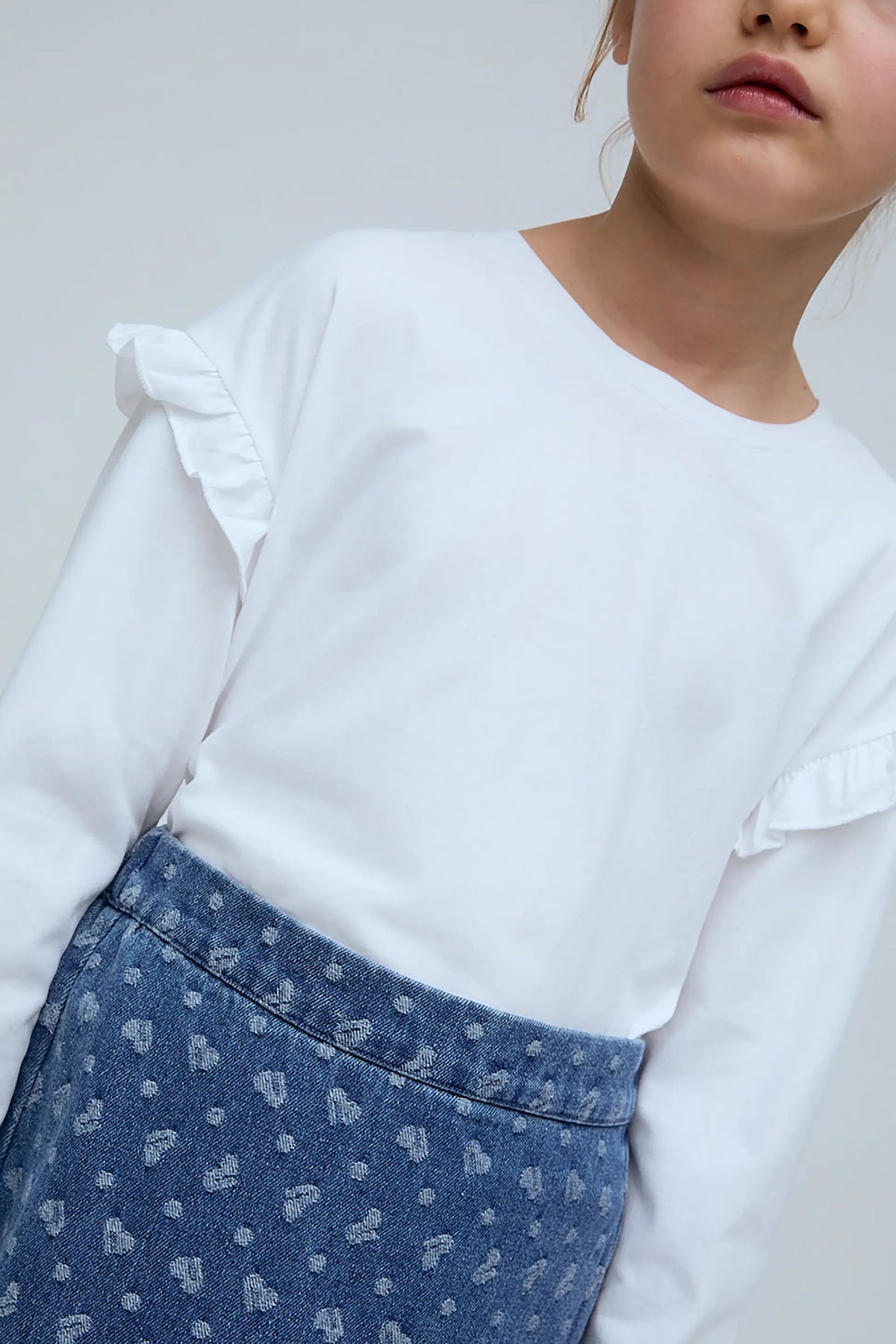 Camiseta de niña 100% algodón blanco con volantes