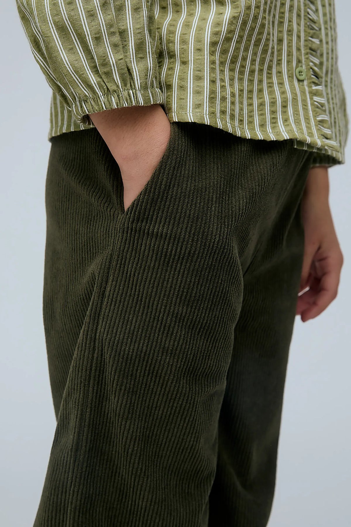 Pantalón de niña pana verde