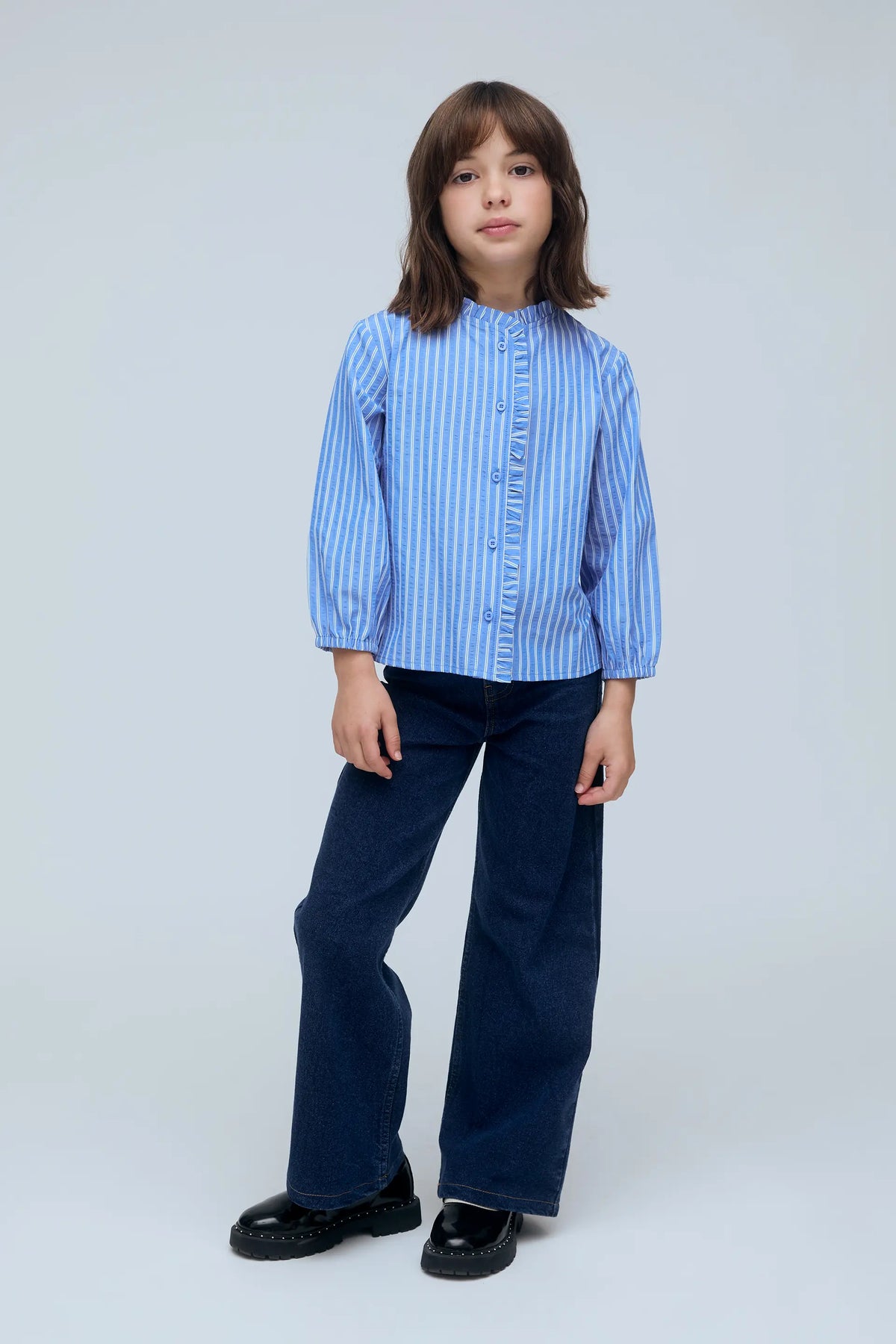 Camisa de niña mezcla algodón con estampado de rayas azul y blanco