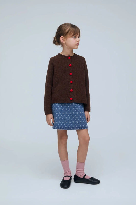 Falda corta vaquera de niña con estampado de corazones