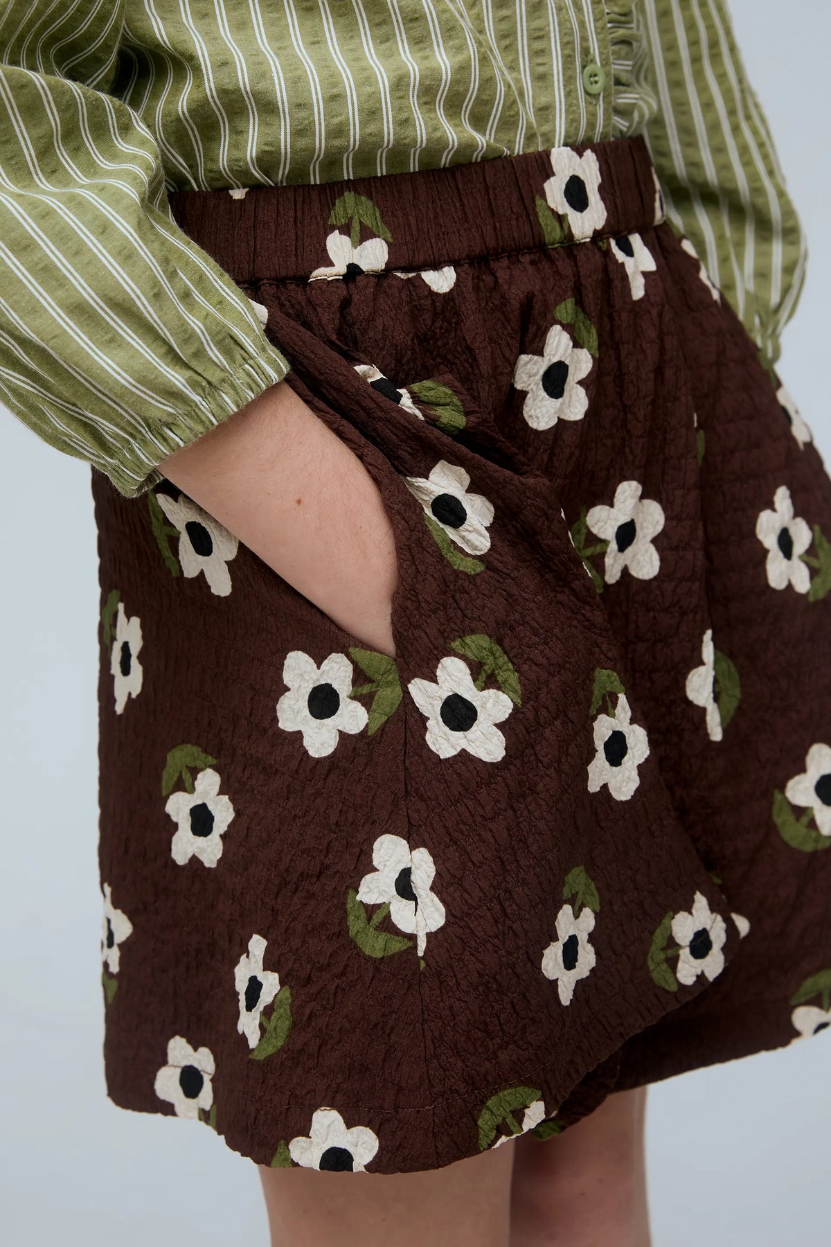 Falda corta de niña con estampado Santini