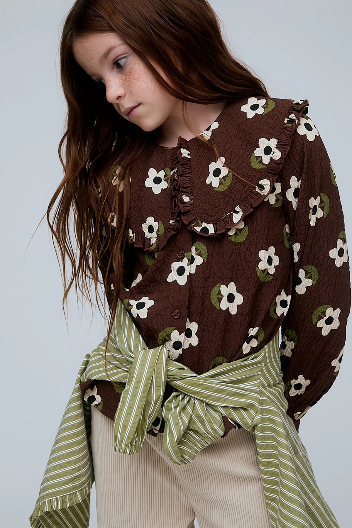 Camisa de niña cuello babero con estampado Santini