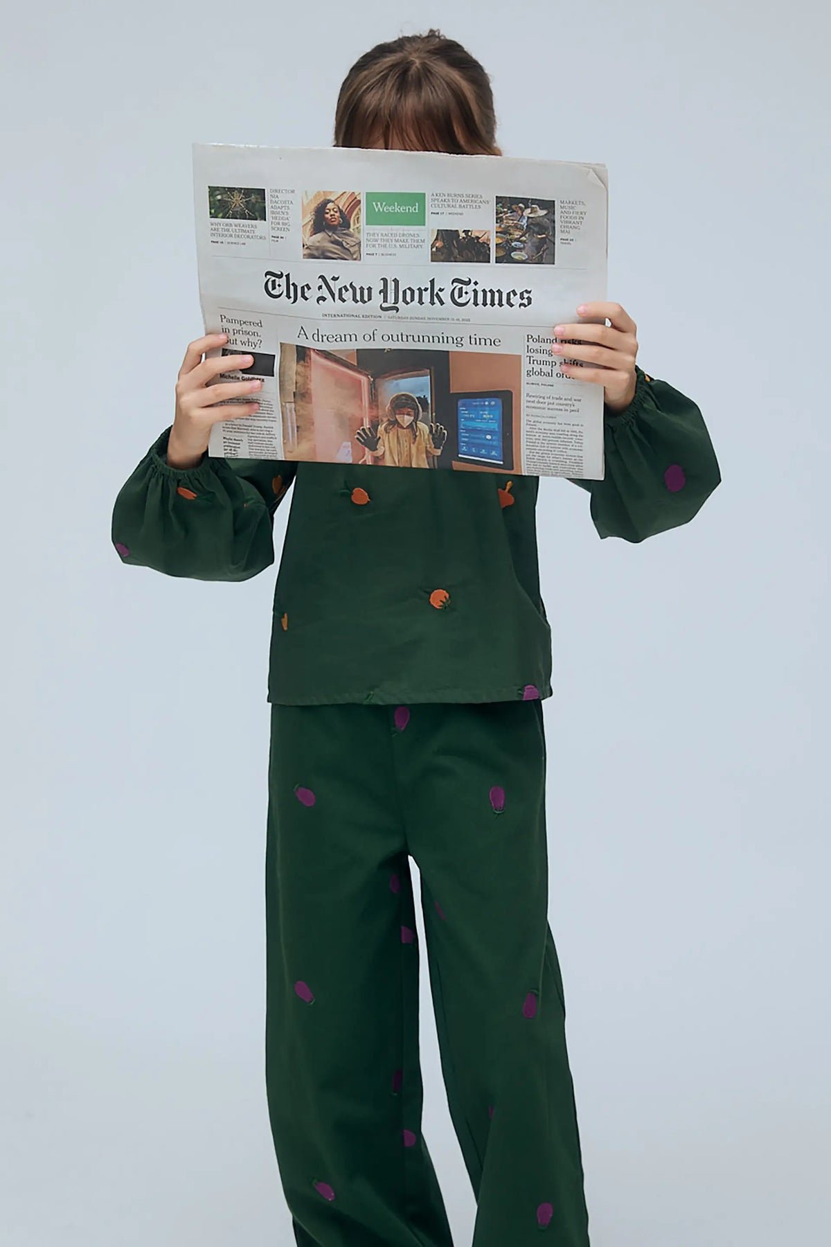 Pantalón 100% algodón de niña con bordado de Berenjena