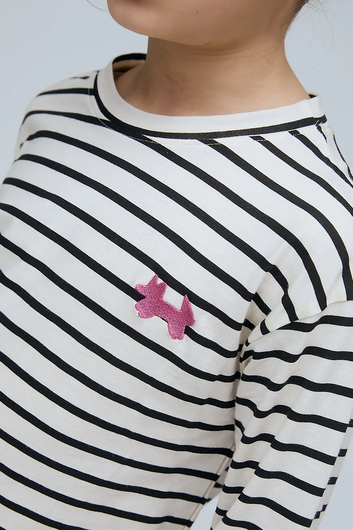 Camiseta de niña 100% algodón con estampado de rayas blanco y negro