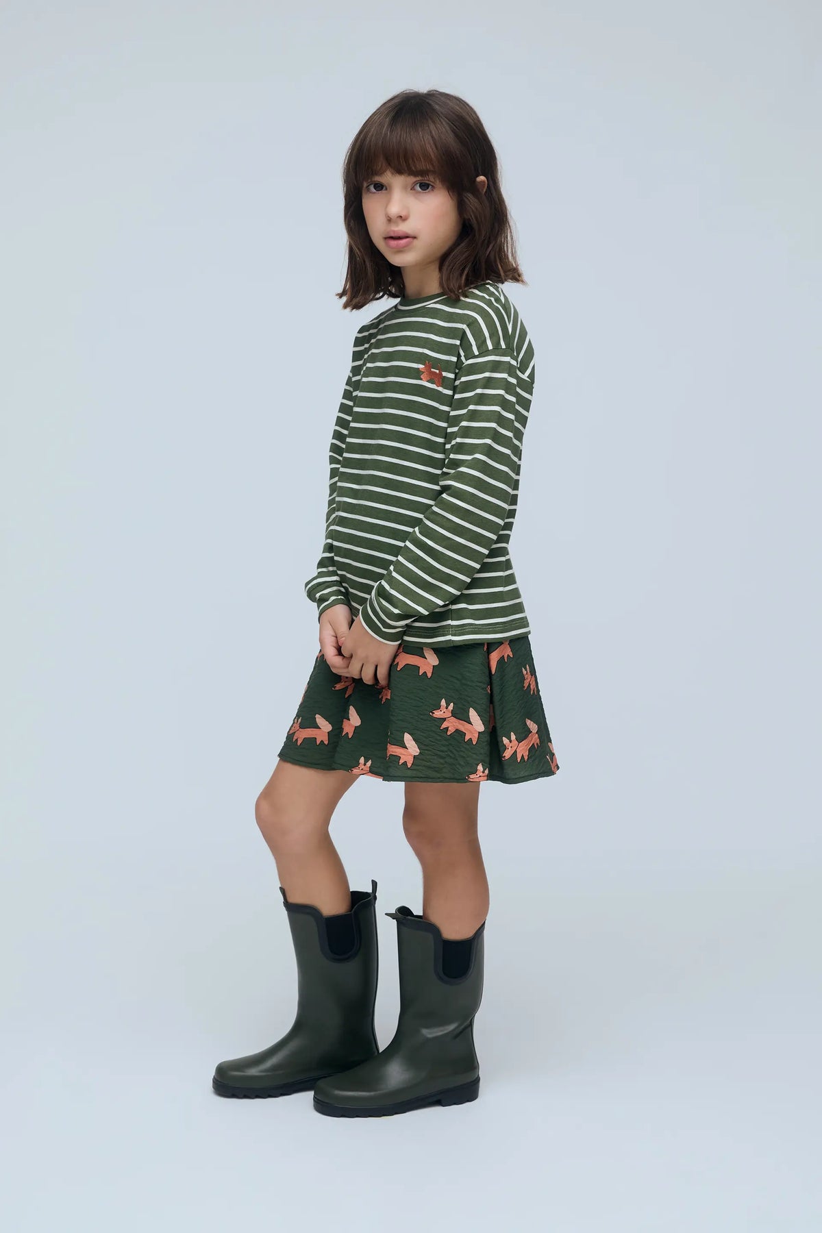Camiseta unisex 100% algodón con estampado de rayas verde y blanco
