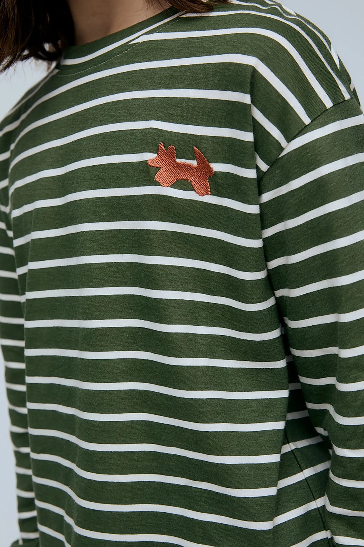 Camiseta unisex 100% algodón con estampado de rayas verde y blanco