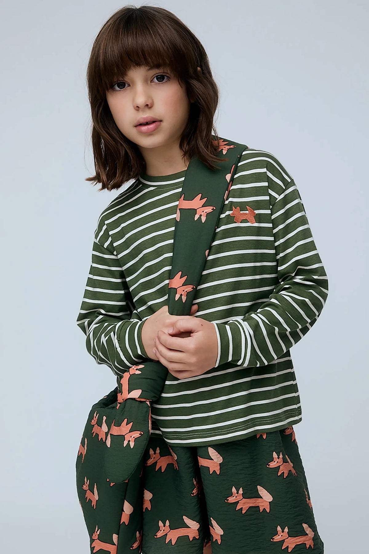 Camiseta unisex 100% algodón con estampado de rayas verde y blanco