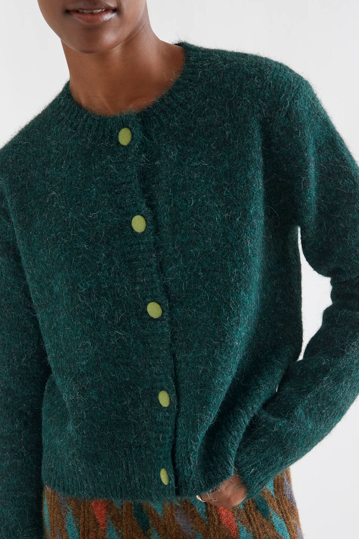 Cárdigan punto verde oscuro con botones verdes claros