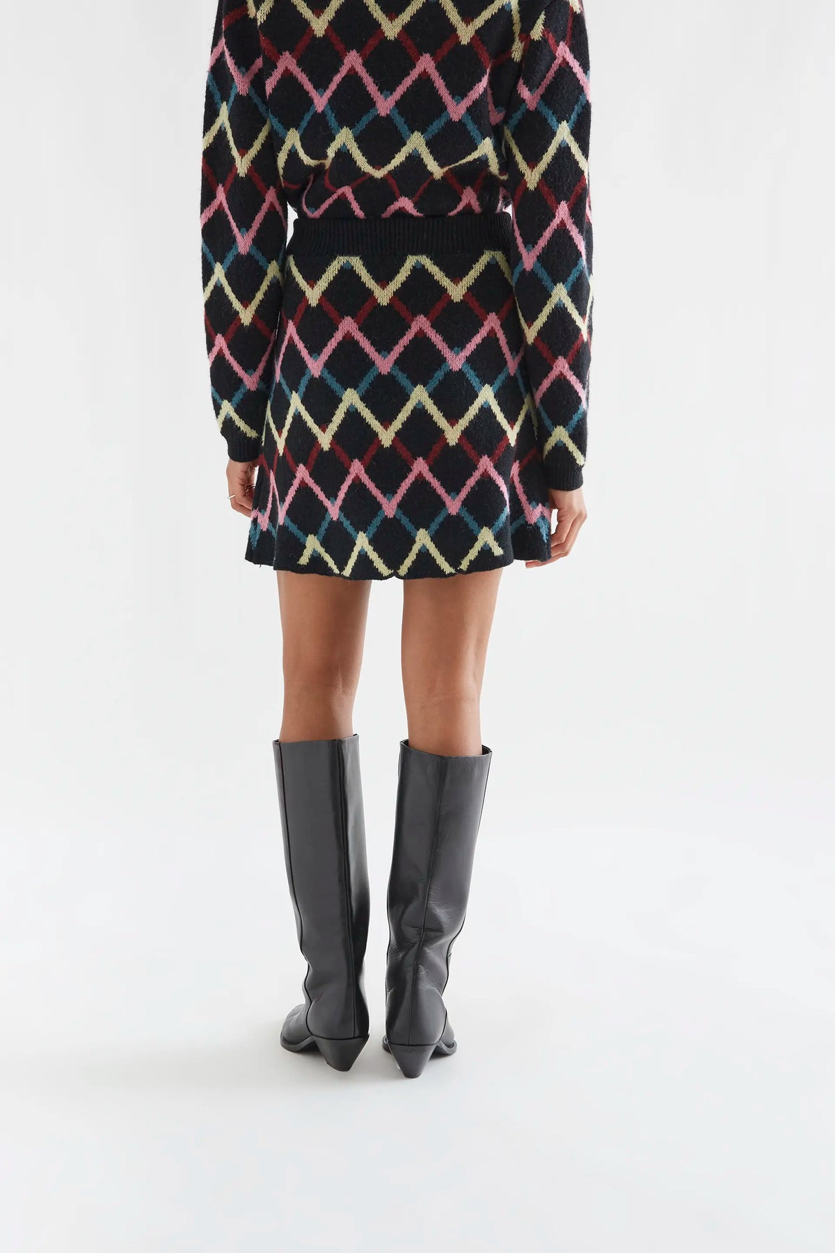 Falda corta con estampado Skein