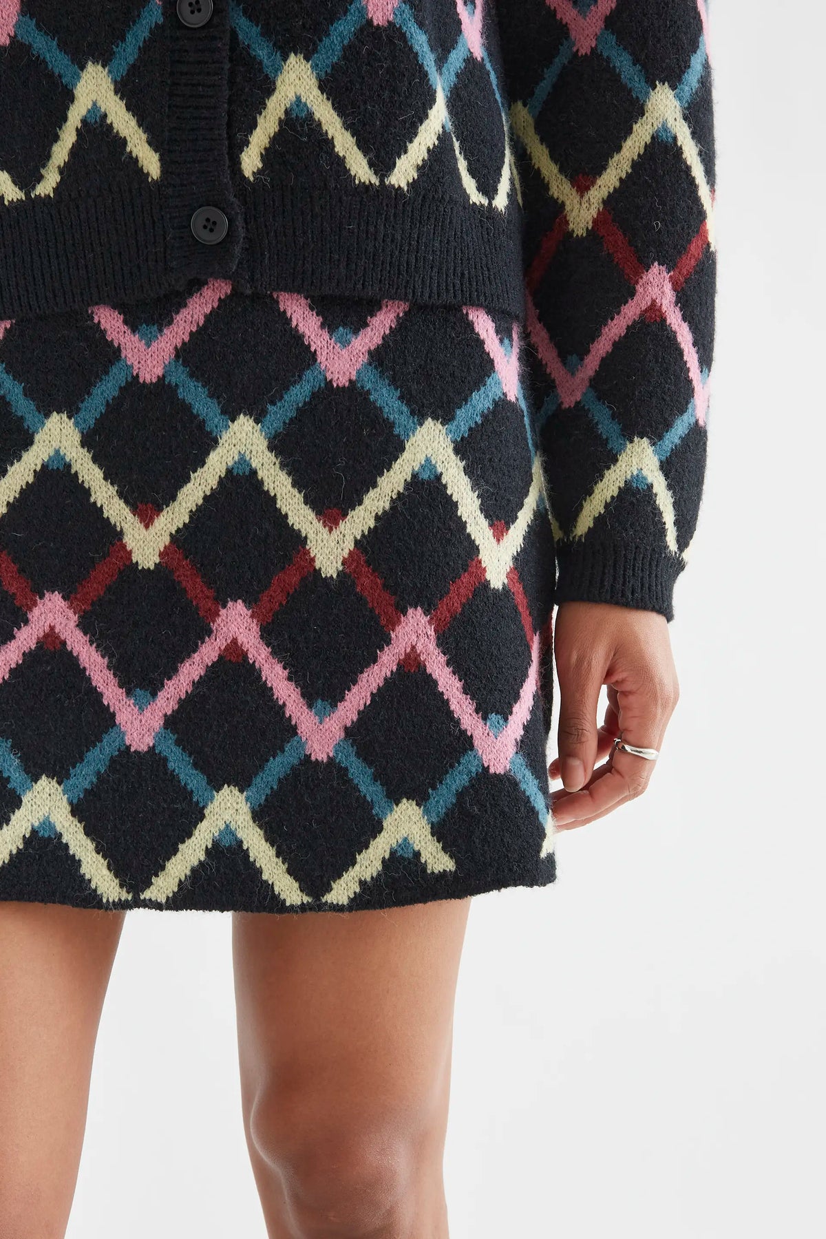 Falda corta con estampado Skein
