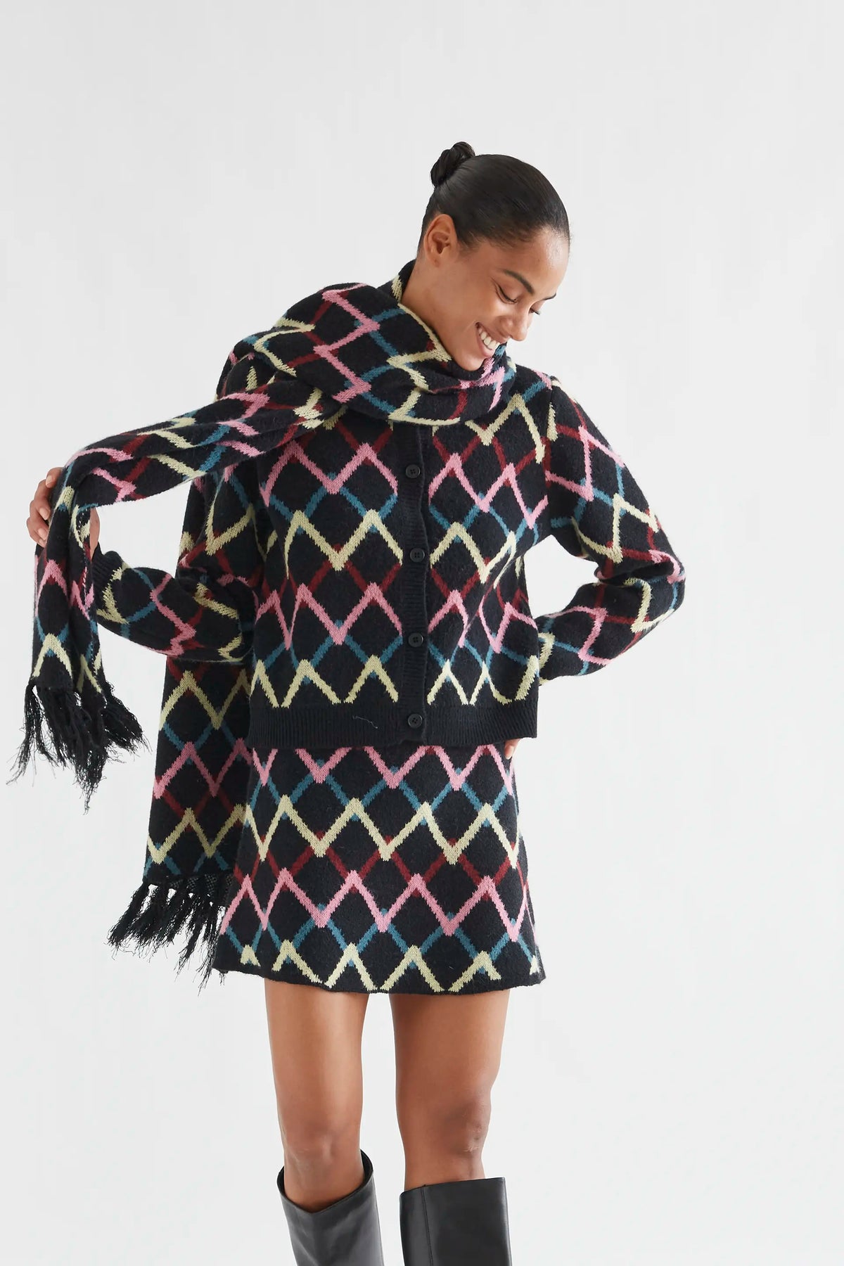 Falda corta con estampado Skein