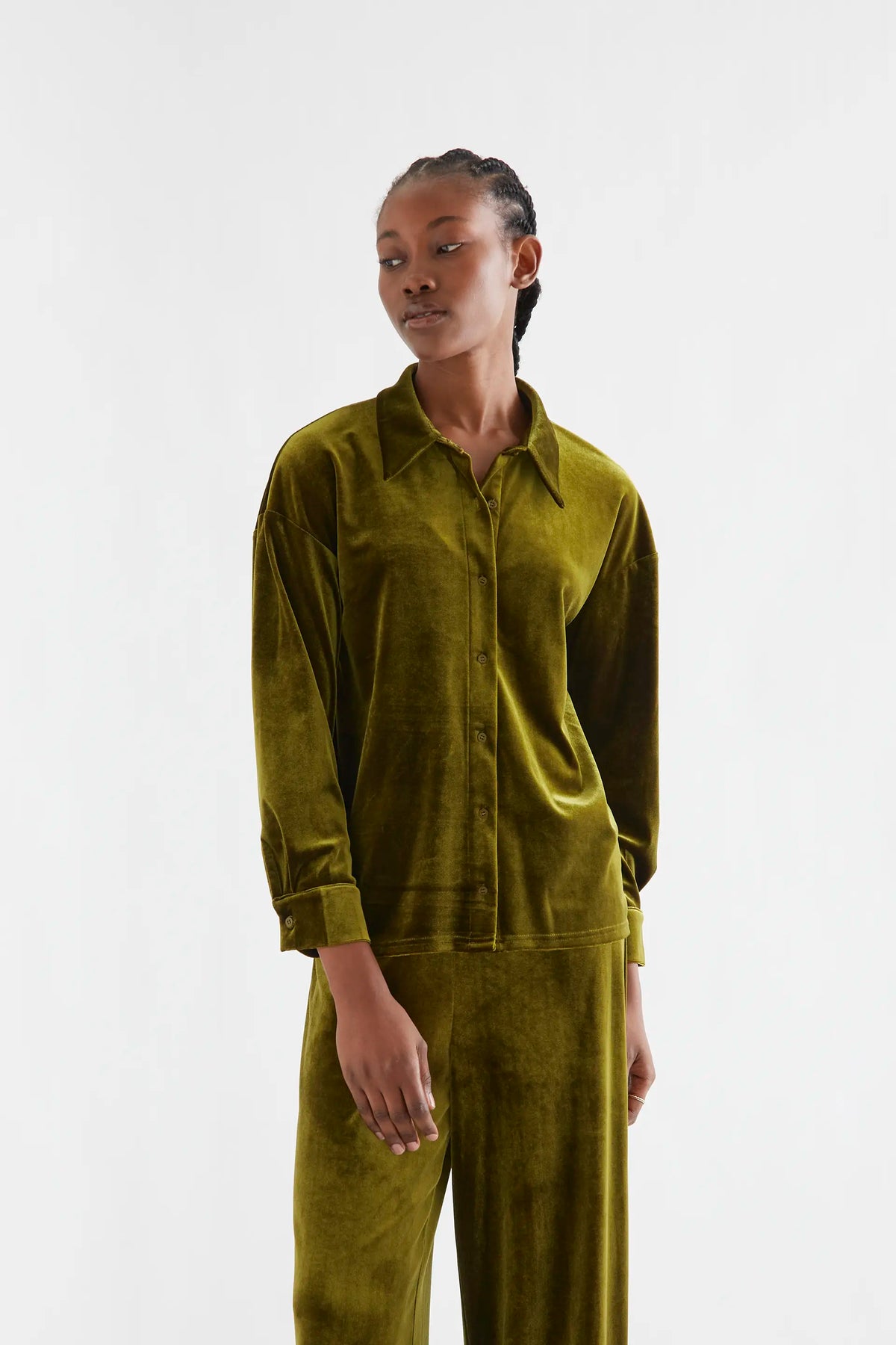 Camisa de terciopelo verde oliva