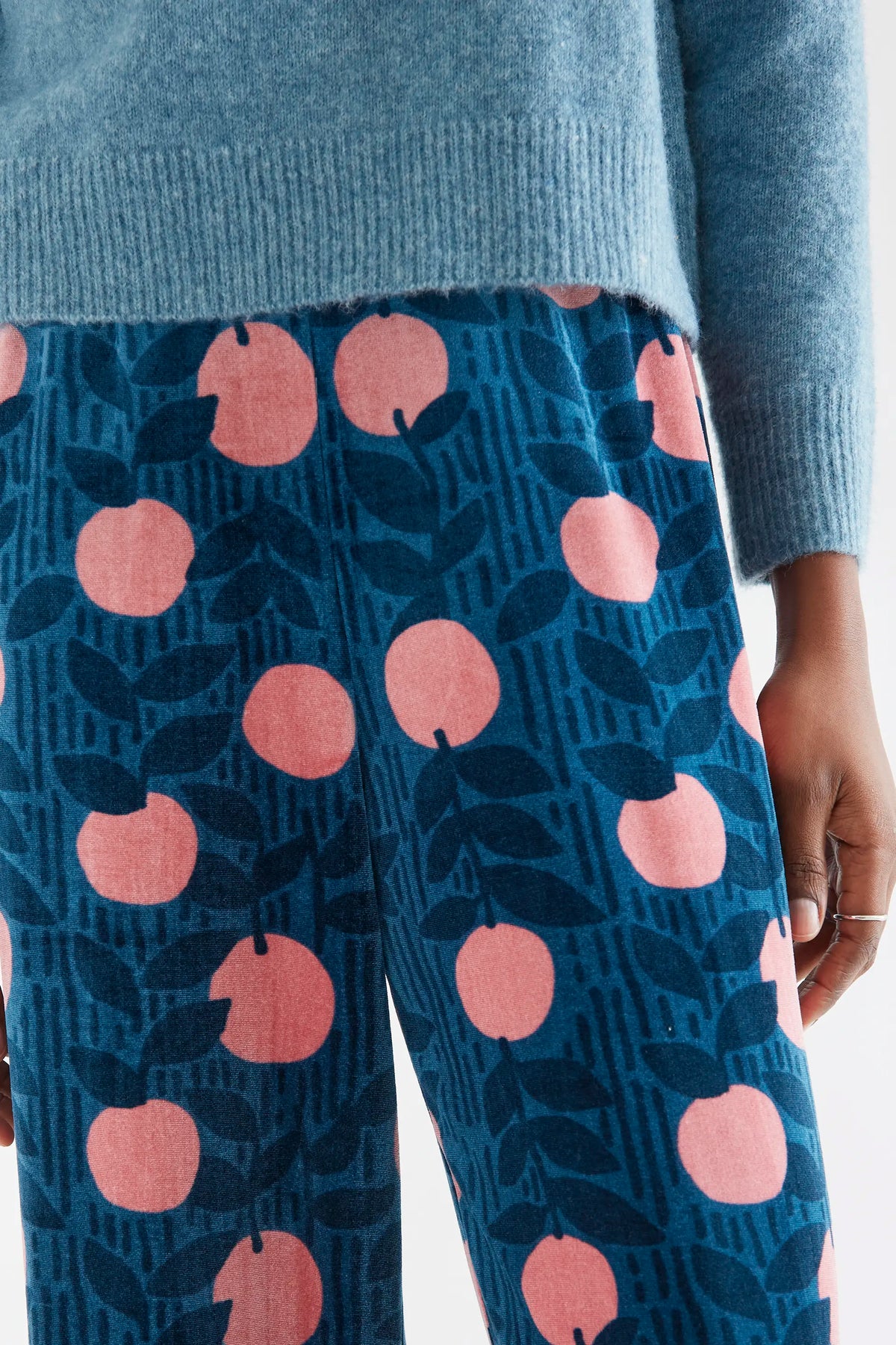Pantalón de terciopelo con estampado Lychee