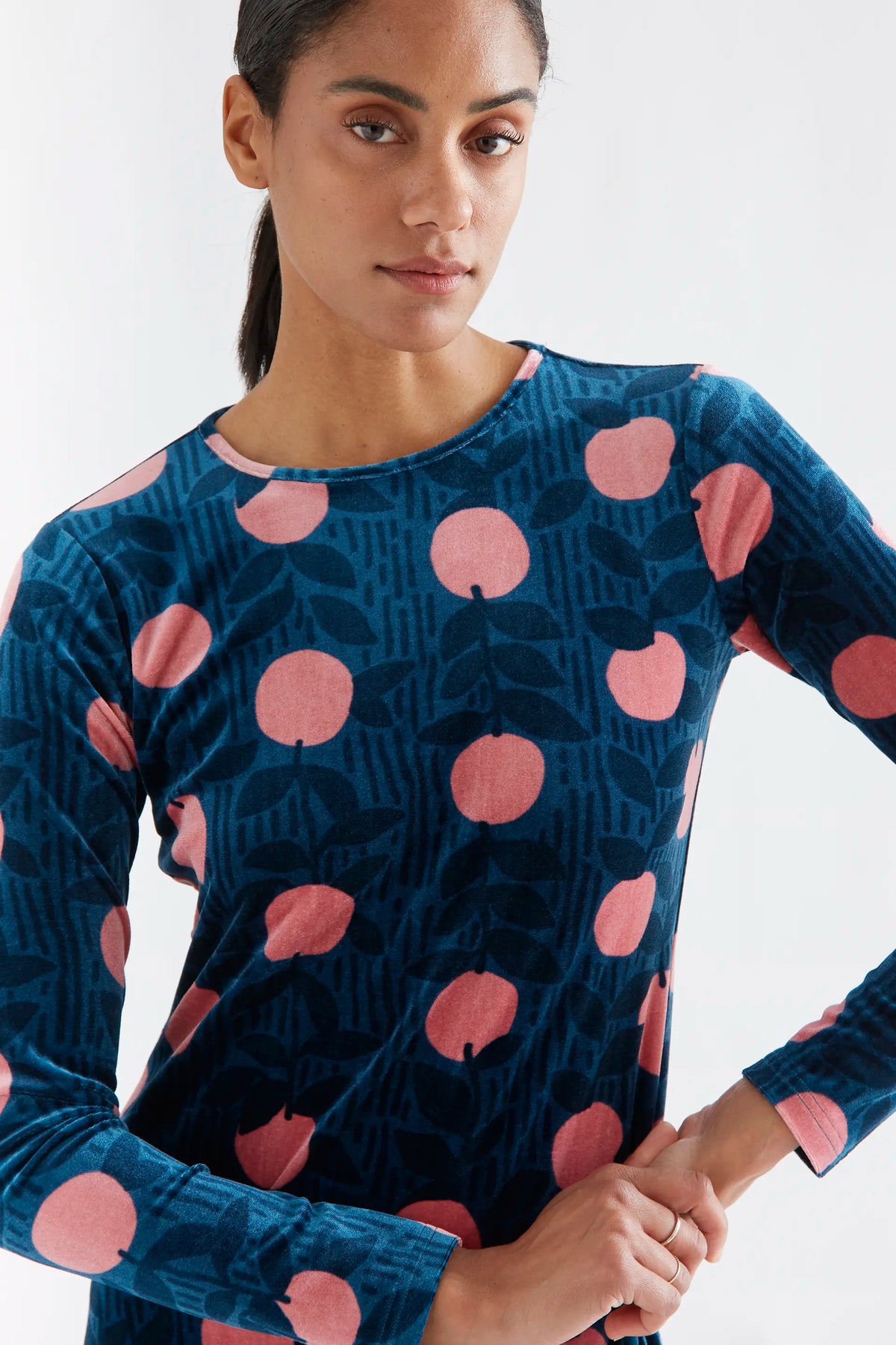 Vestido midi de terciopelo con estampado Lychee