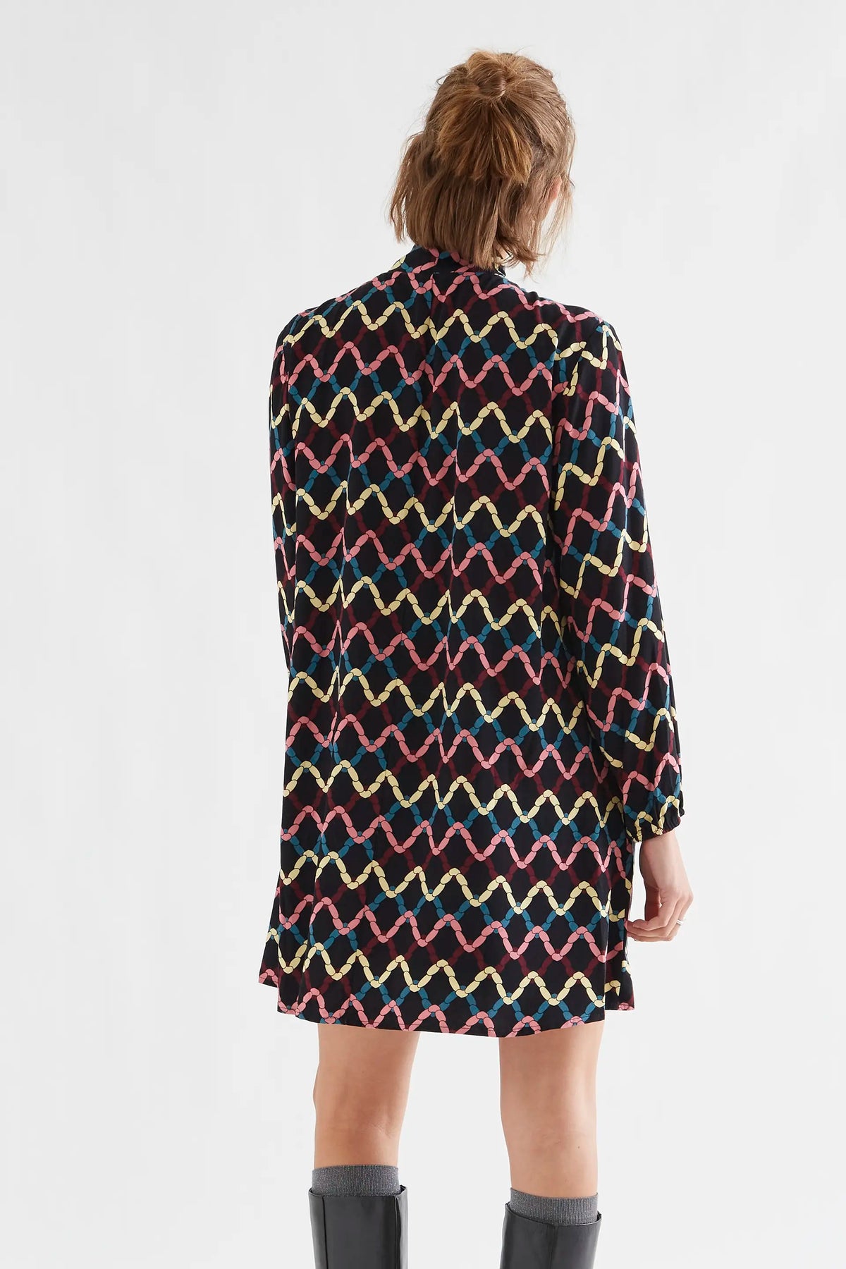 Vestido corto con estampado Skein
