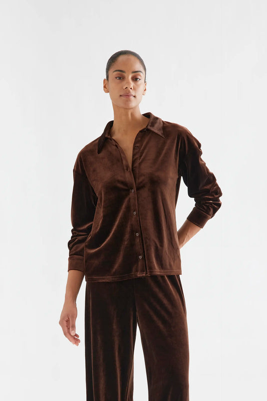 Camisa de terciopelo marrón