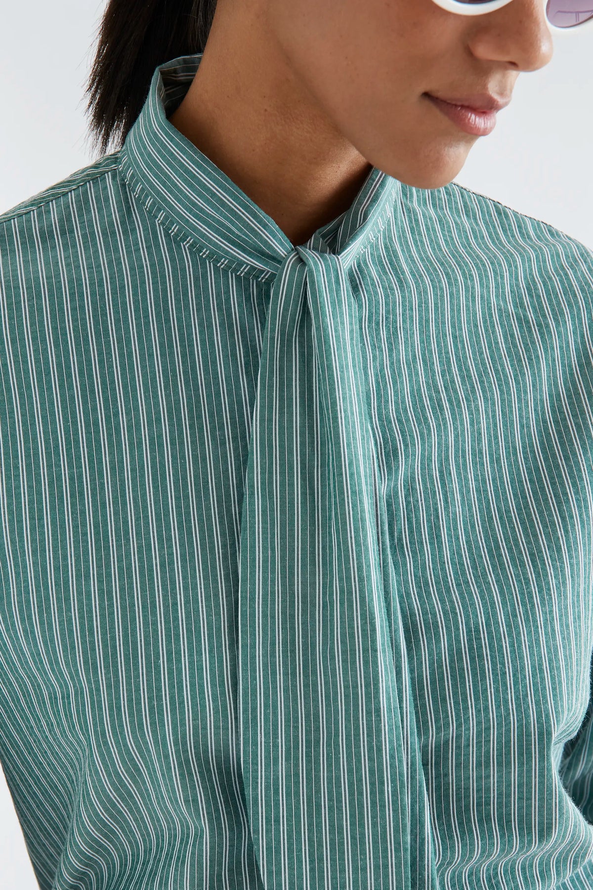 Camisa maxi lazada con estampado de rayas verdes