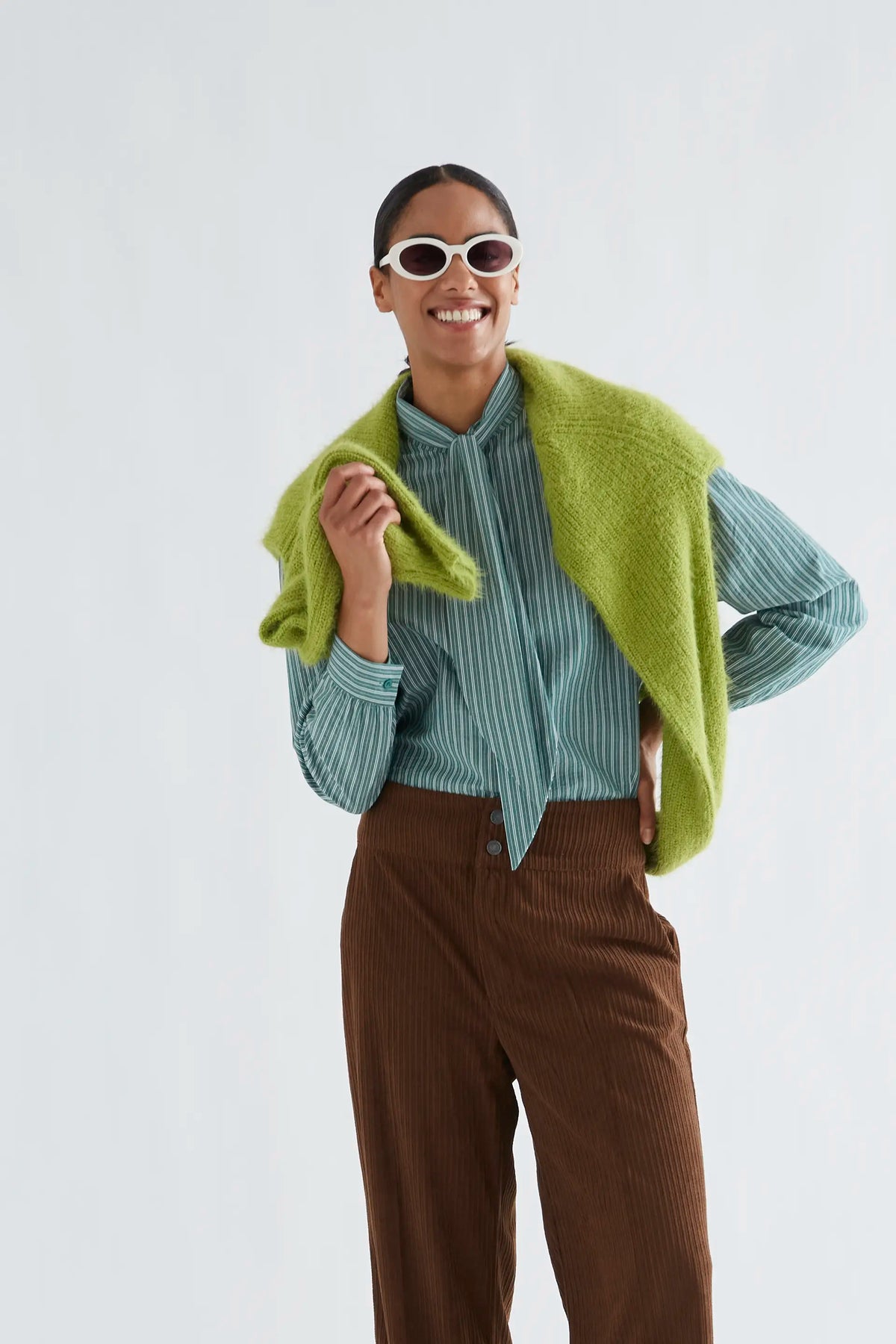 Camisa maxi lazada con estampado de rayas verdes