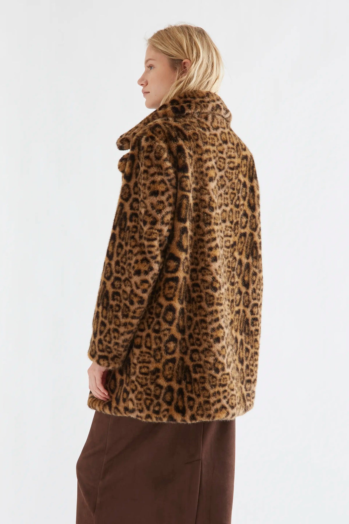Abrigo con estampado de animal print
