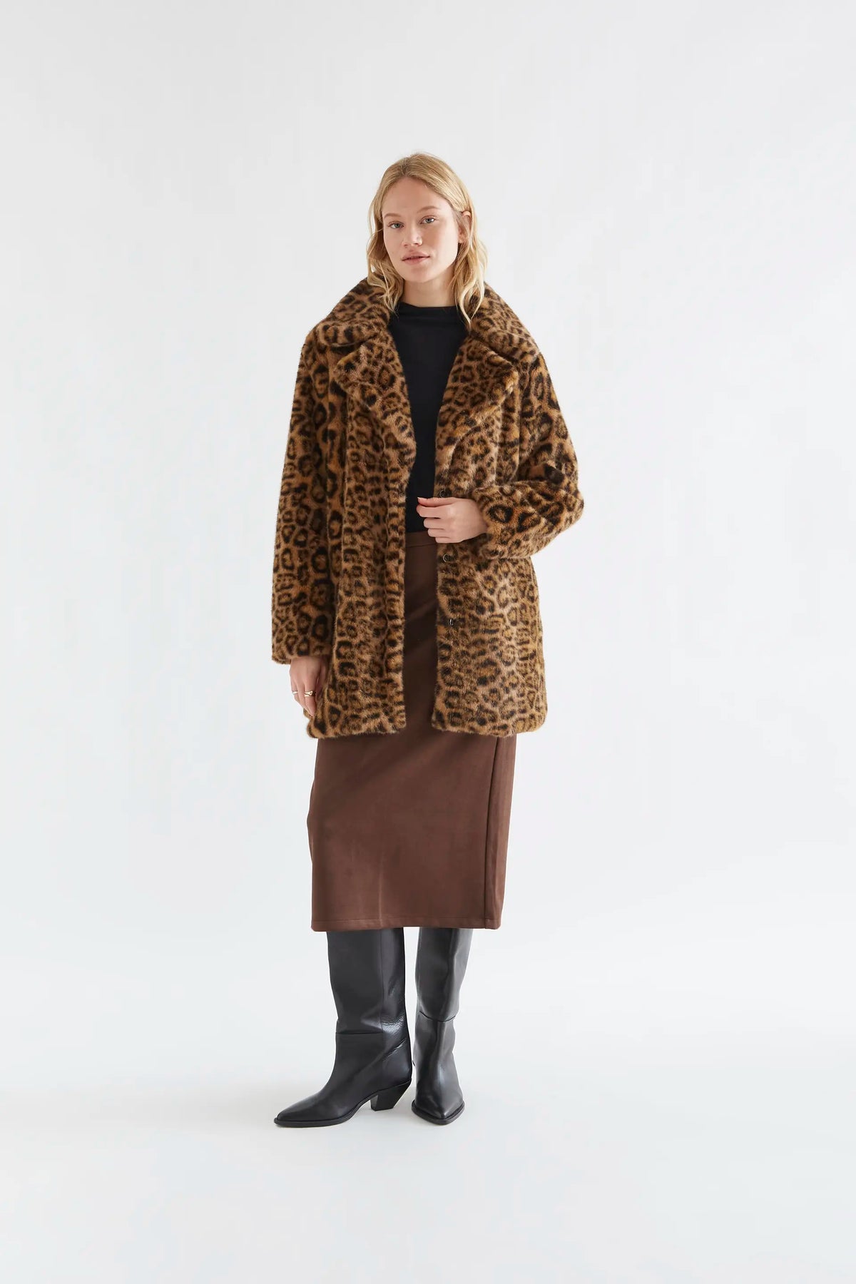 Abrigo con estampado de animal print