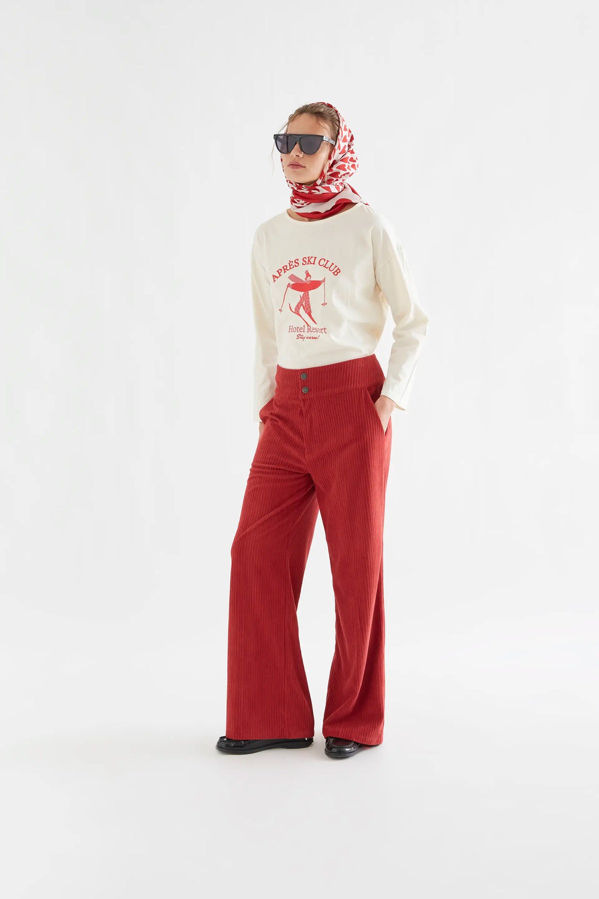 Camiseta 100% algodón blanco roto con estampado "Après Ski Club"