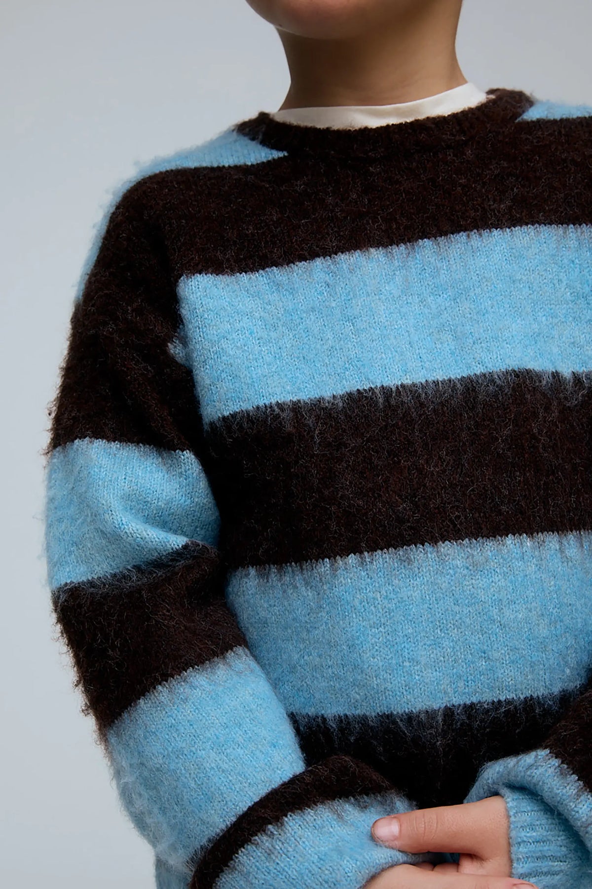 Jersey unisex con estampado de rayas azul y marrón