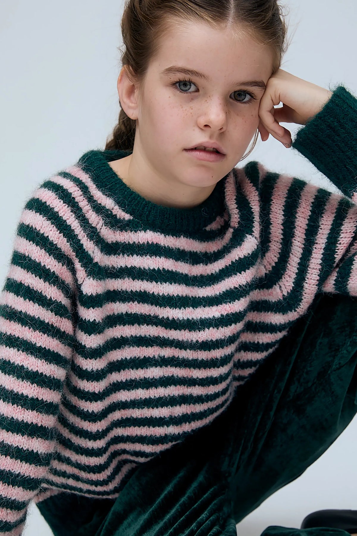 Jersey de niña con estampado de rayas verde y rosa